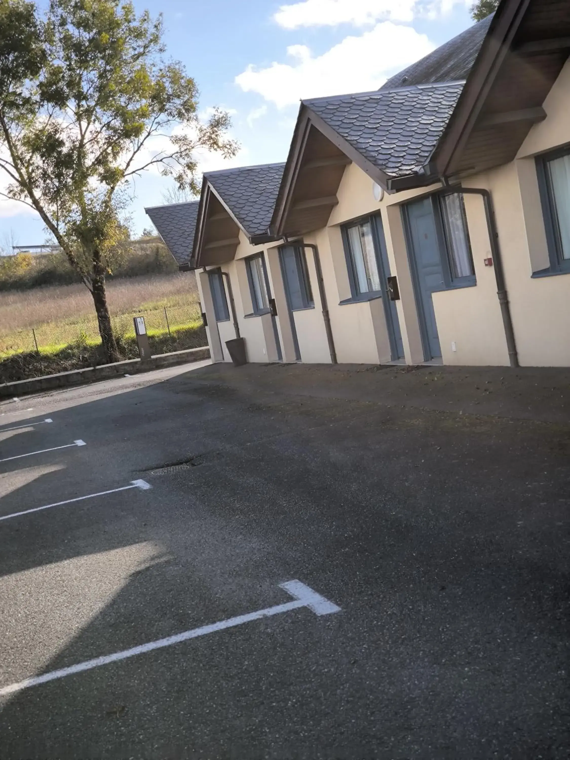 Superior Queen Room in Hôtel Le Laury's-hôtel calme proche de Rodez avec parking privé gratuit Superior Queen Room in Hôtel Le Laury's-hôtel calme proche de Rodez avec parking privé gratuit