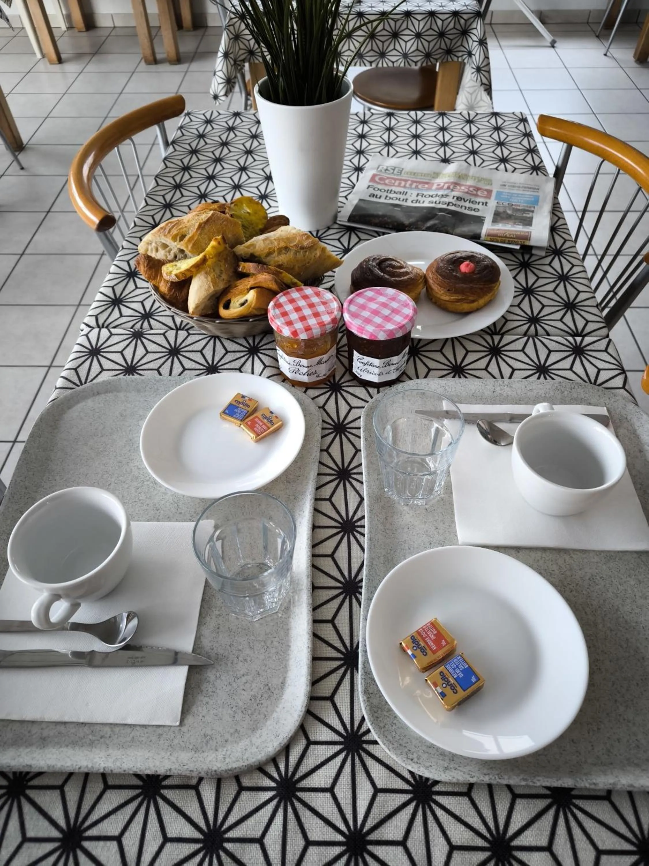 Continental breakfast in Hôtel Le Laury's