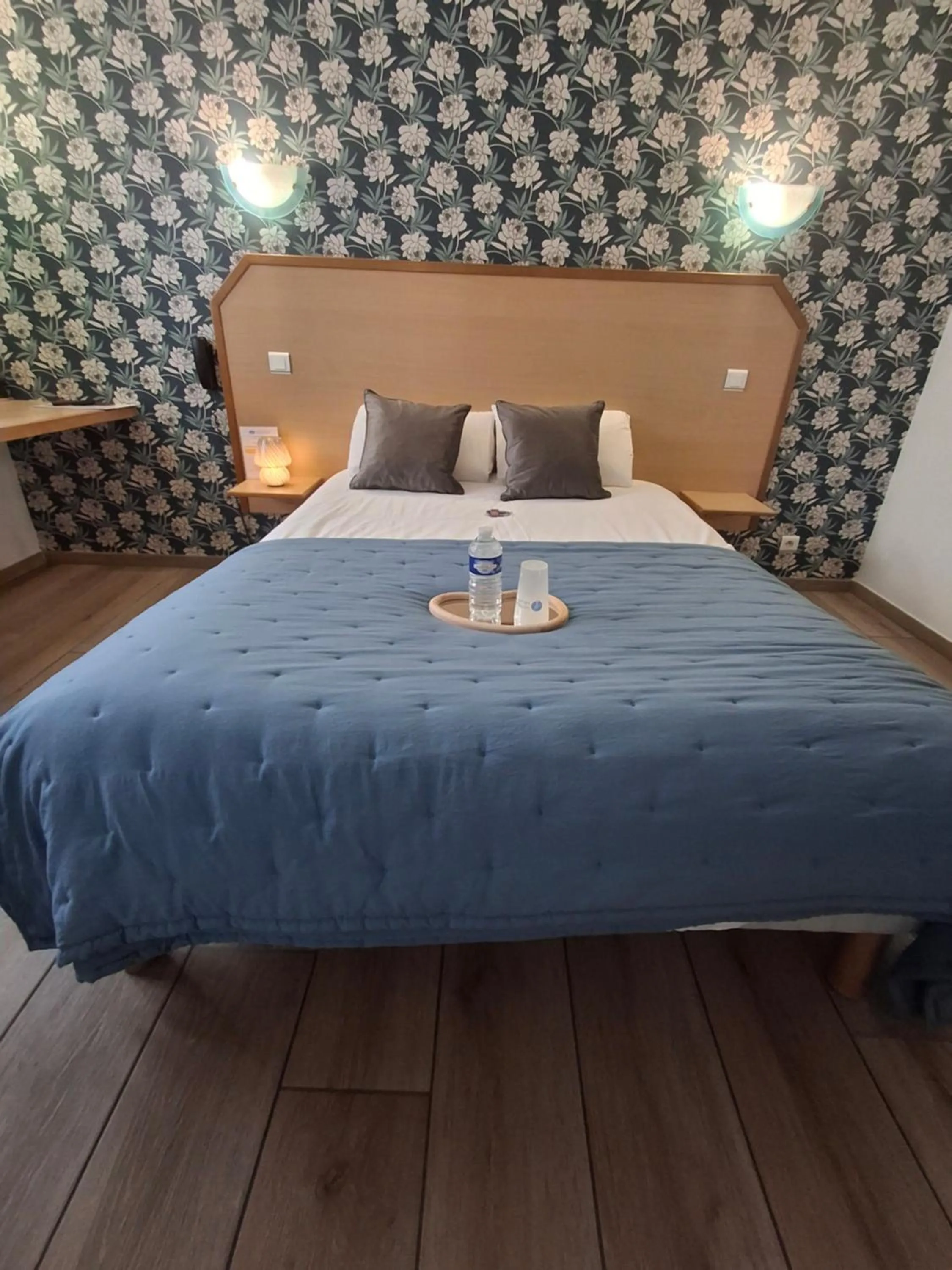 Bed in Hôtel Le Laury's