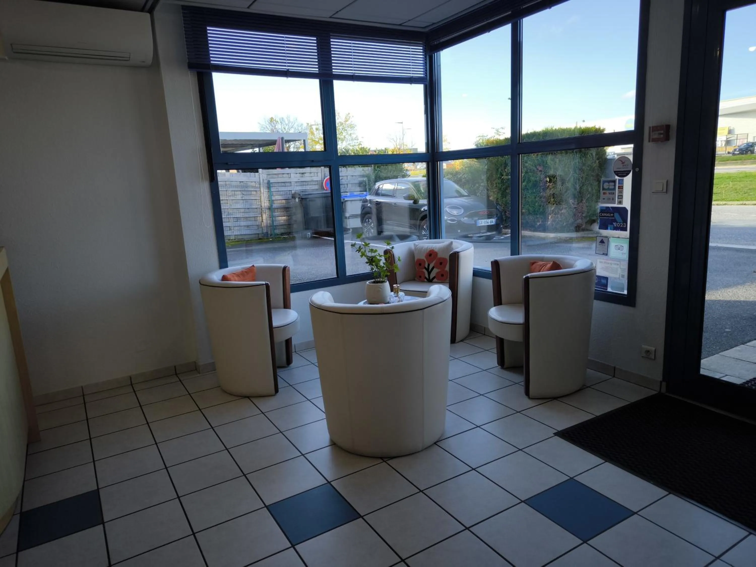 Lobby or reception in Hôtel Le Laury's