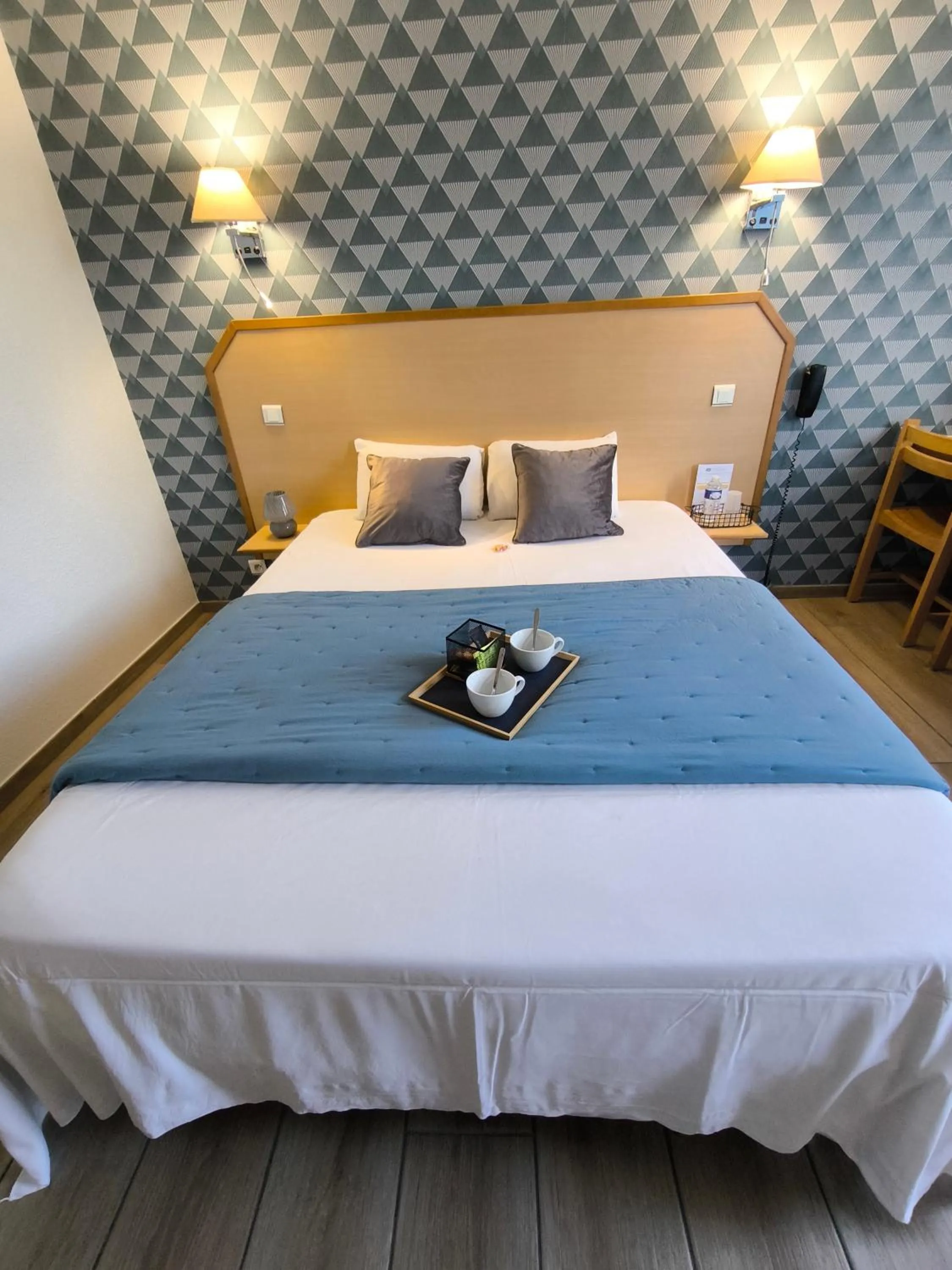 Bed in Hôtel Le Laury's-hôtel calme proche de Rodez avec parking privé gratuit