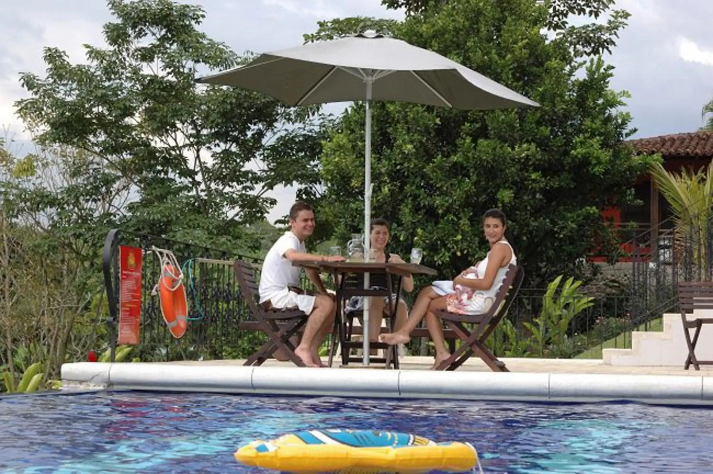 Pool view in Hotel Campestre la Navarra Pool view in Hotel Campestre la Navarra