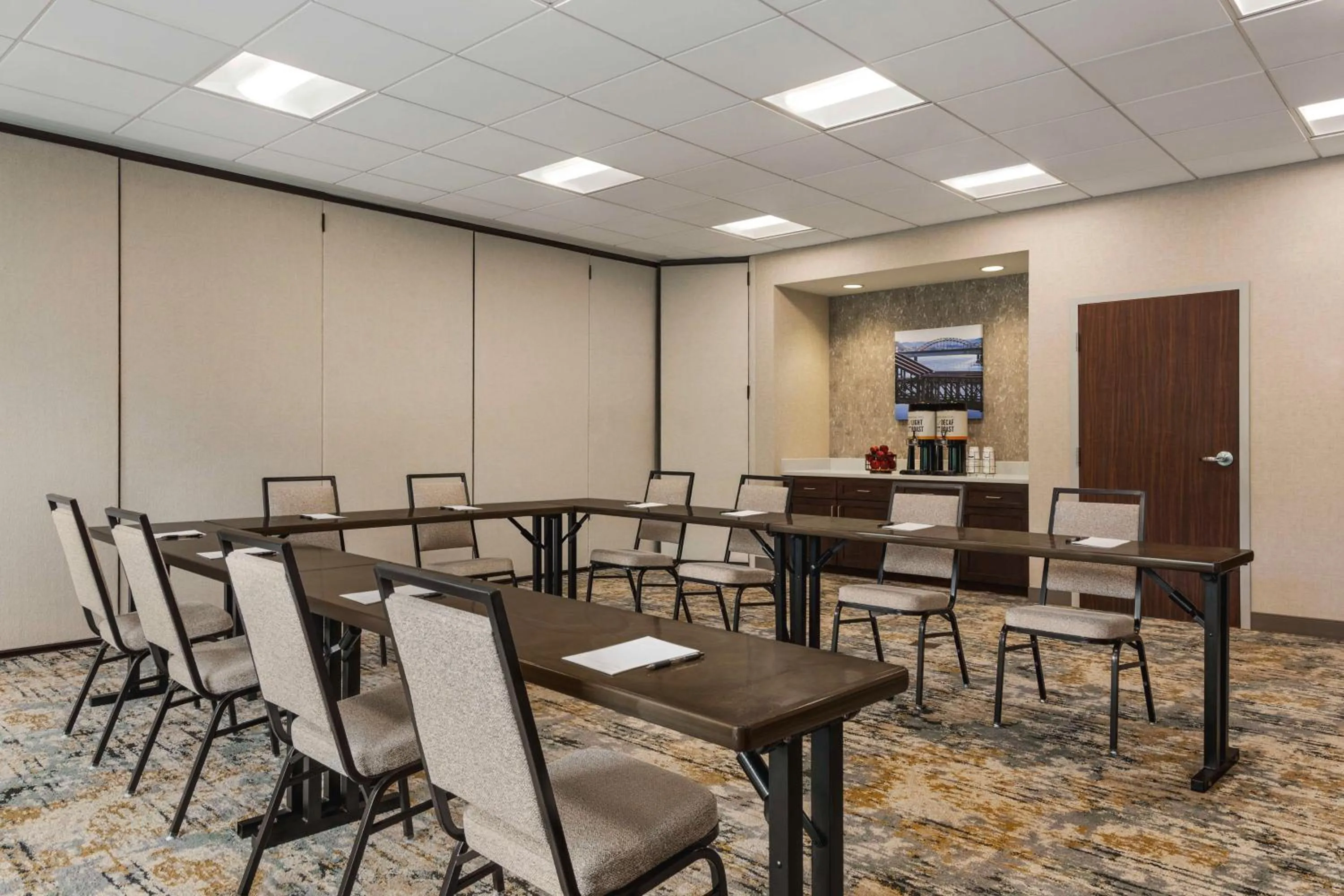 Meeting/conference room in Hampton Inn & Suites Pittsburgh Waterfront West Homestead