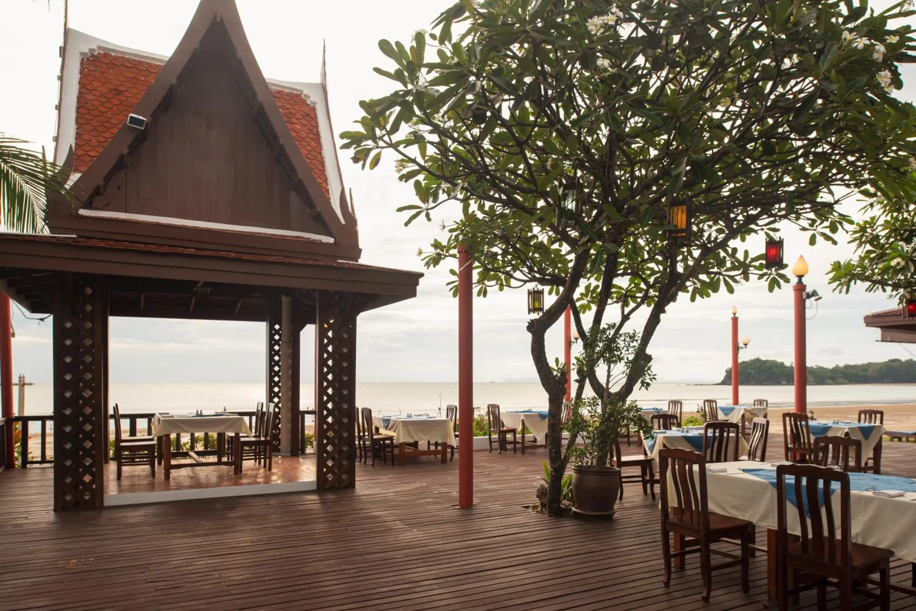 Restaurant/Places to Eat in Royal Lanta Resort & Spa