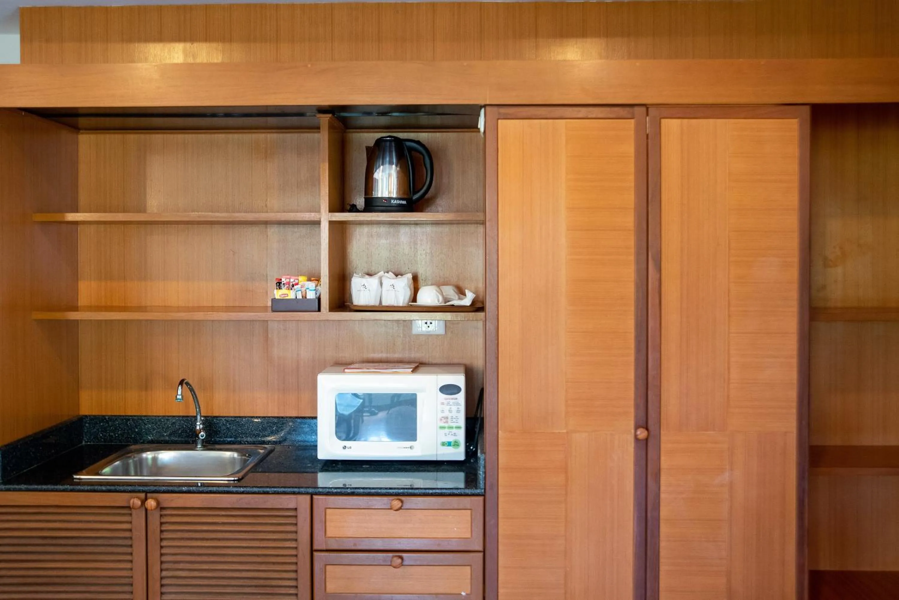 Area and facilities in Royal Lanta Resort & Spa