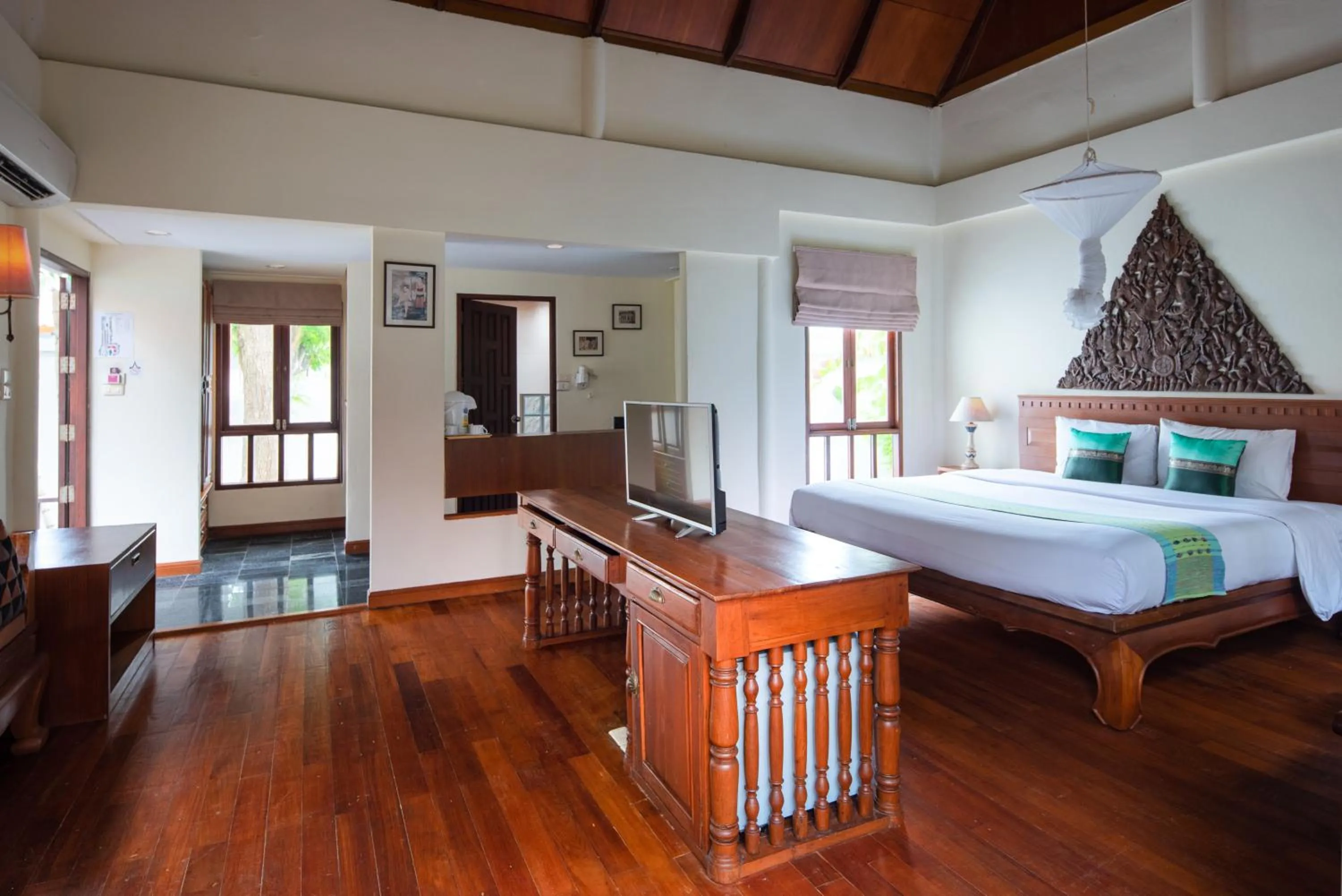 Bed in Royal Lanta Resort & Spa