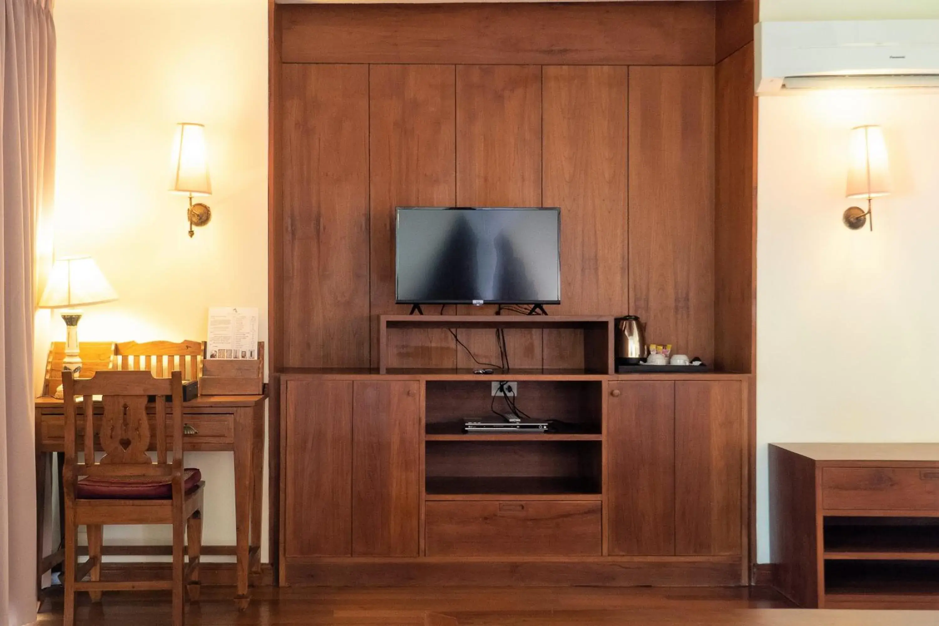 TV and multimedia, TV/Entertainment Center in Royal Lanta Resort & Spa