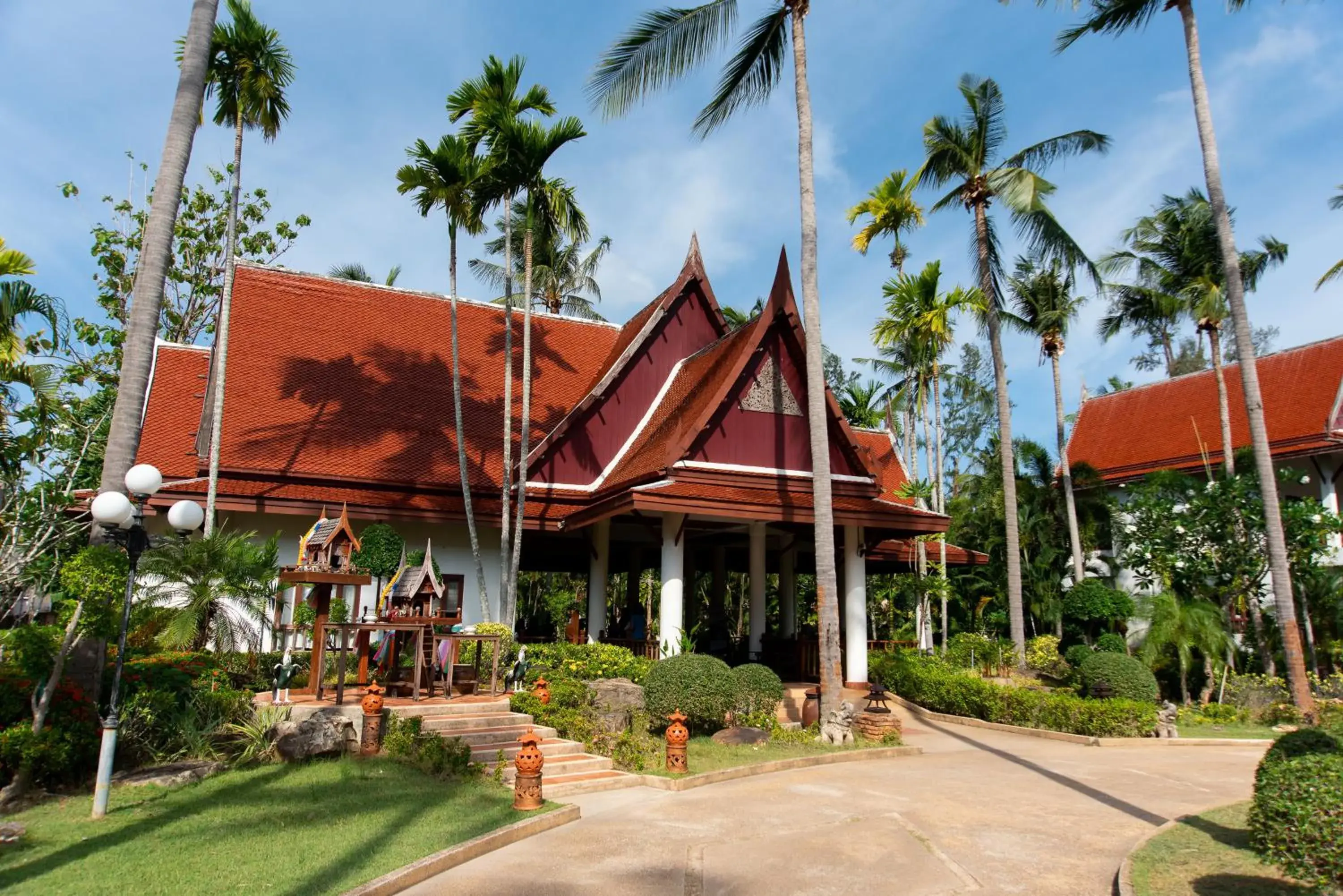 Lobby or reception, Property Building in Royal Lanta Resort & Spa