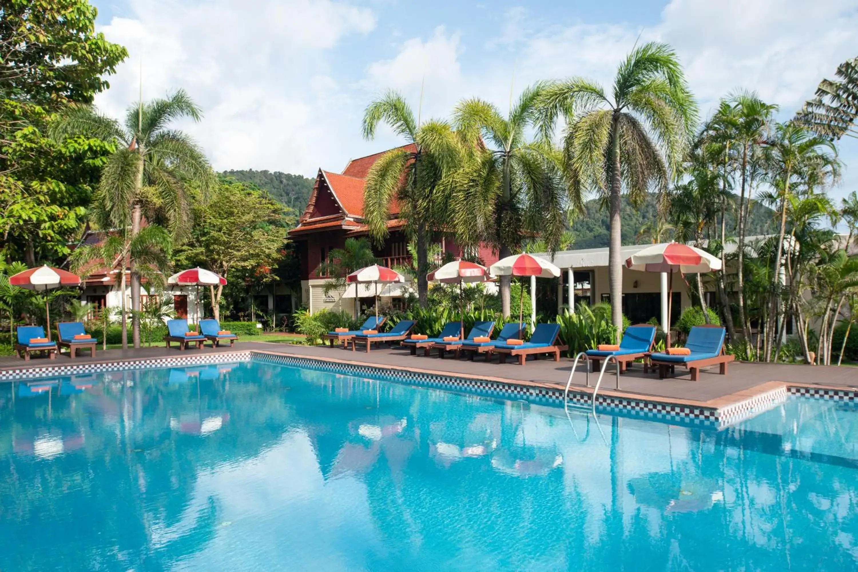 Swimming Pool in Royal Lanta Resort & Spa