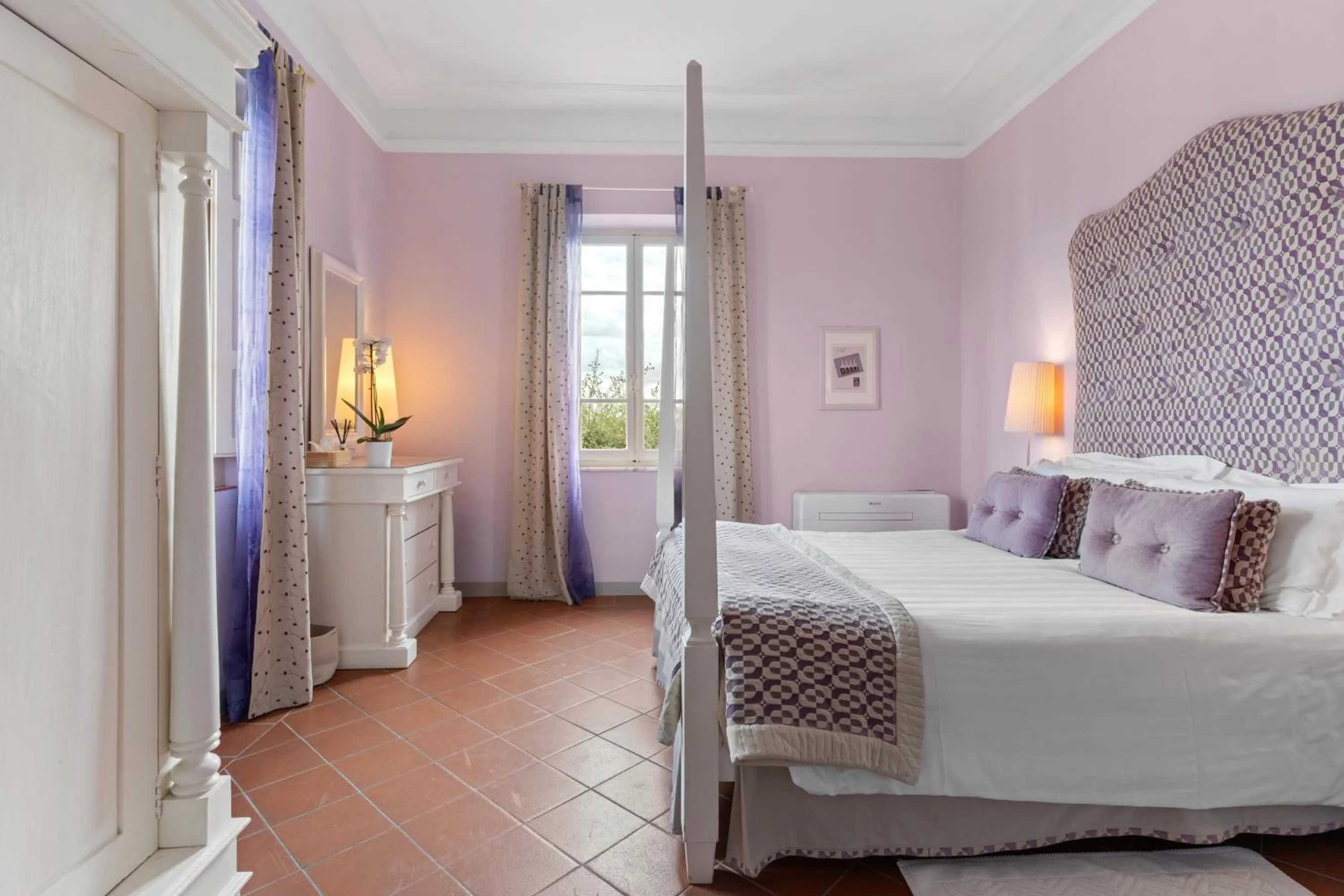 Bed in Fontelunga Hotel & Villas