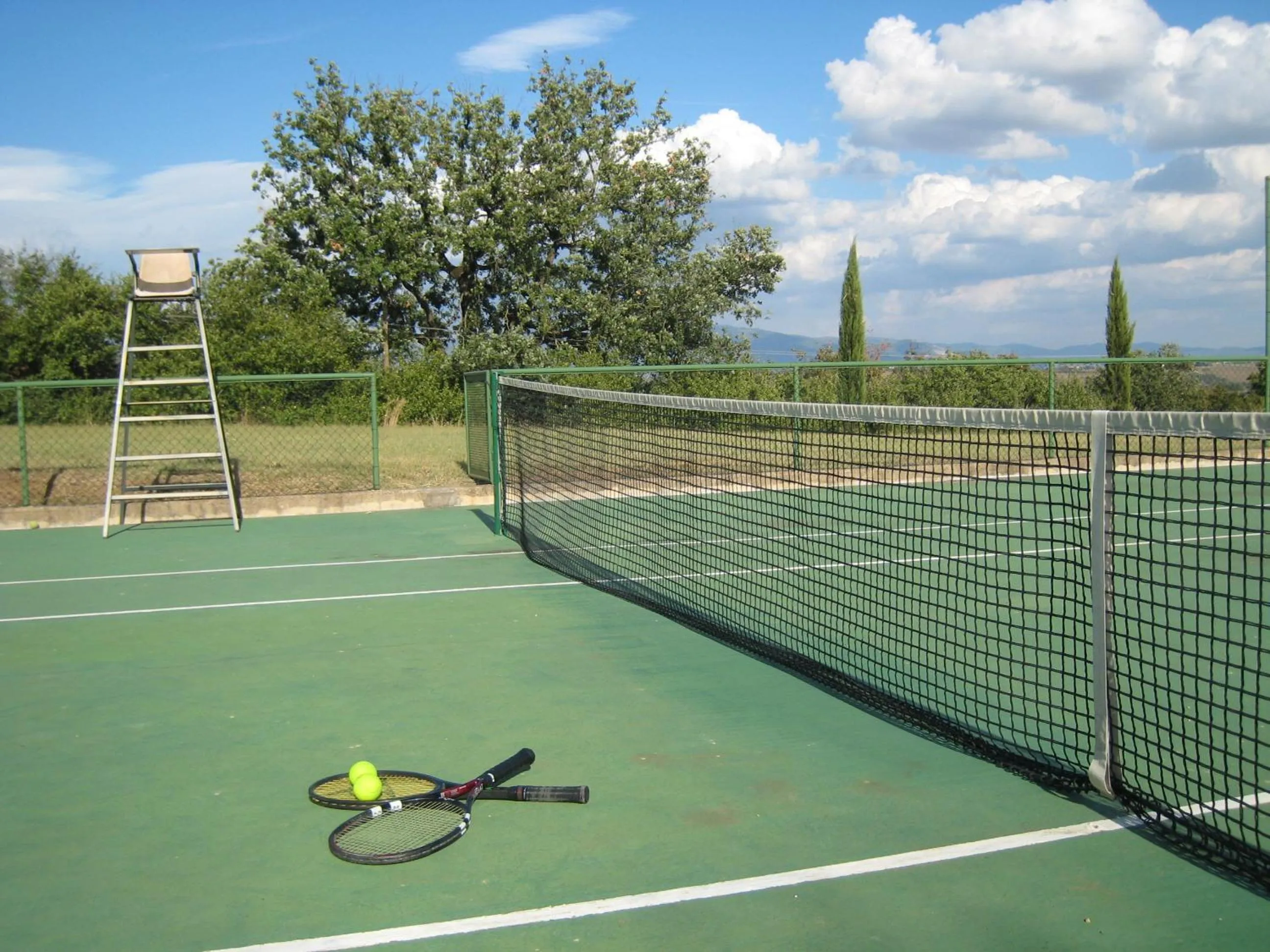 Tennis court in Fontelunga Hotel & Villas