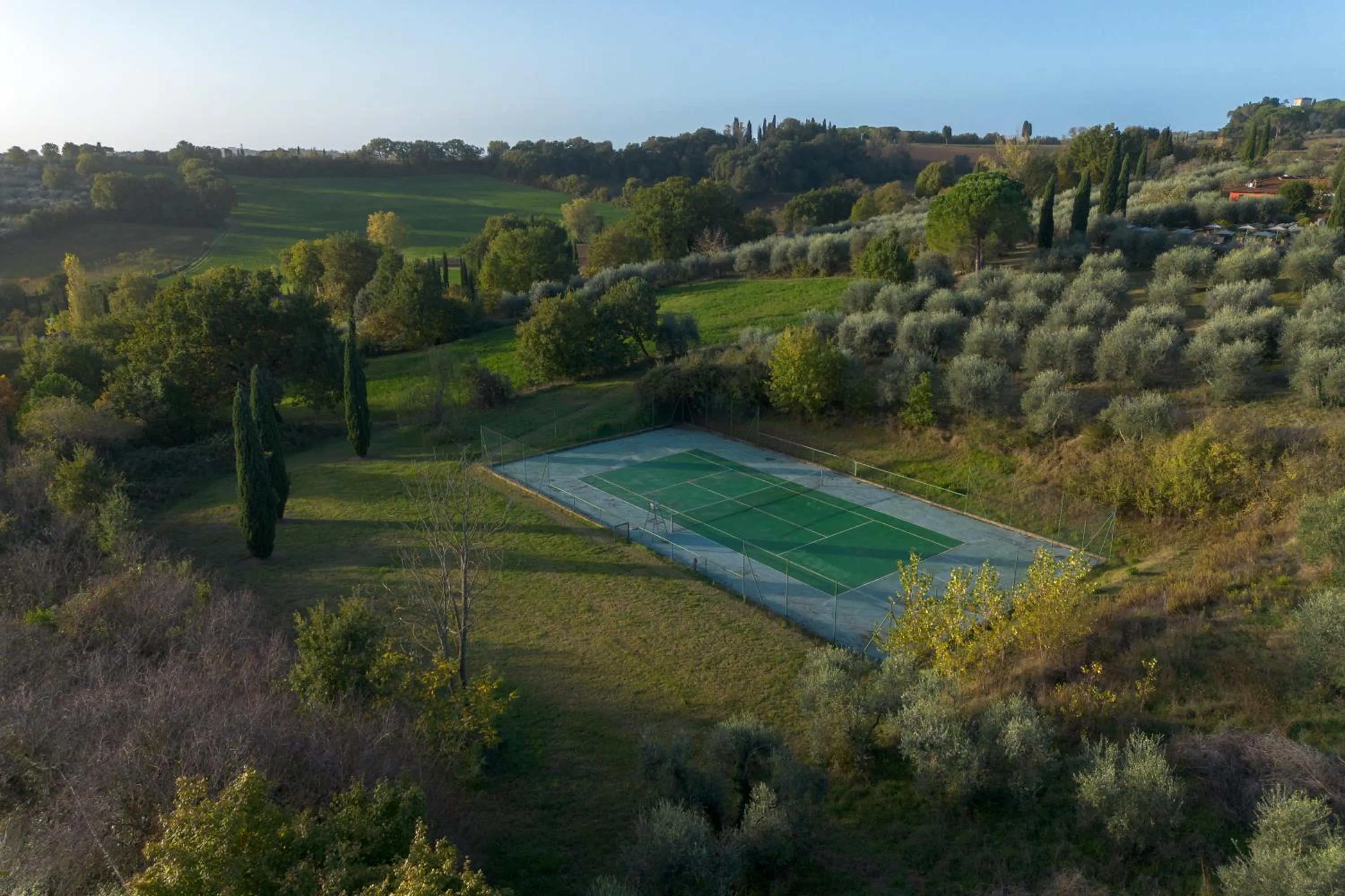Tennis court in Fontelunga Hotel & Villas
