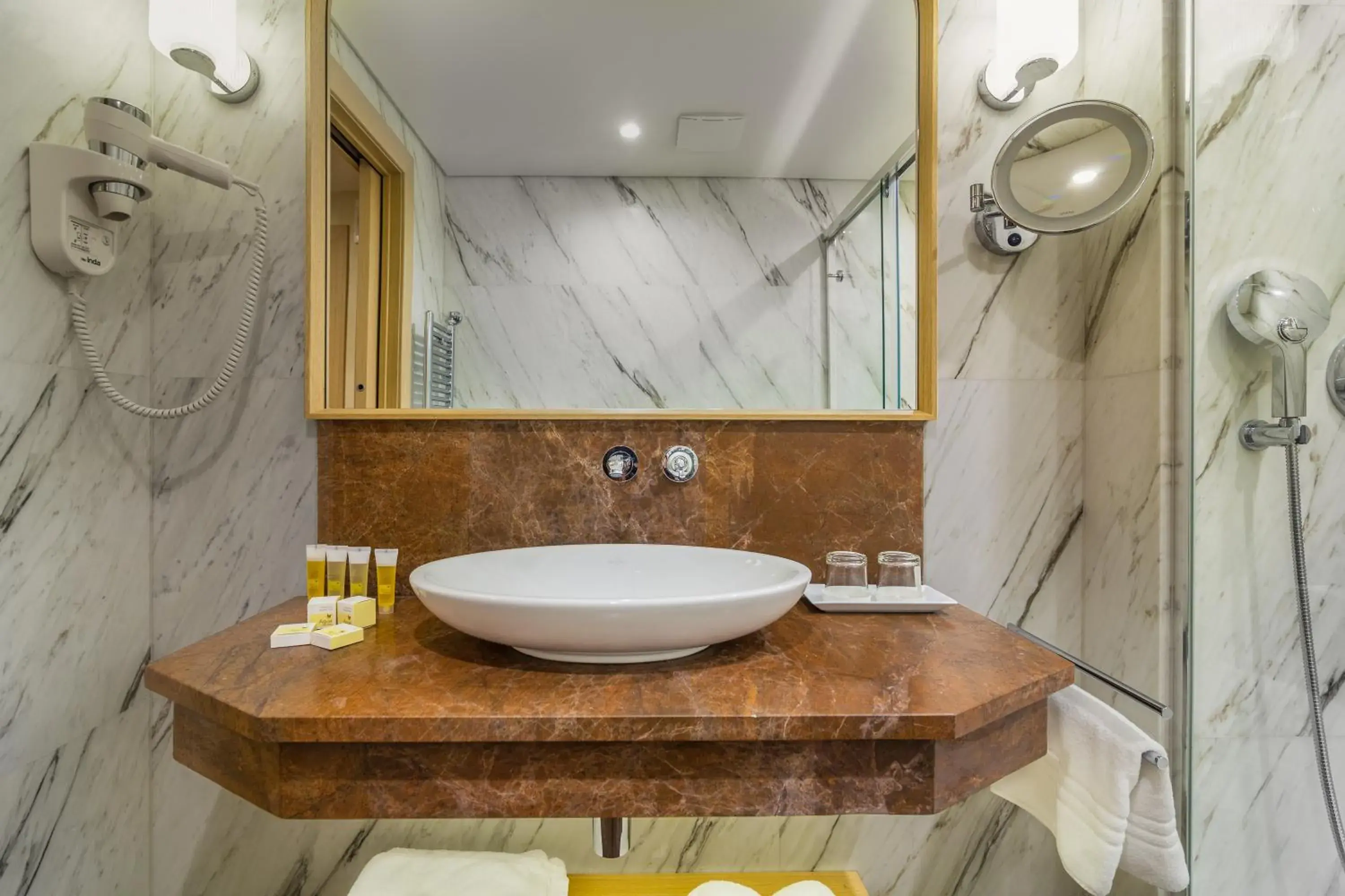 Standard Twin Room in Ana Hotels Bradul Poiana Brasov Standard Twin Room in Ana Hotels Bradul Poiana Brasov