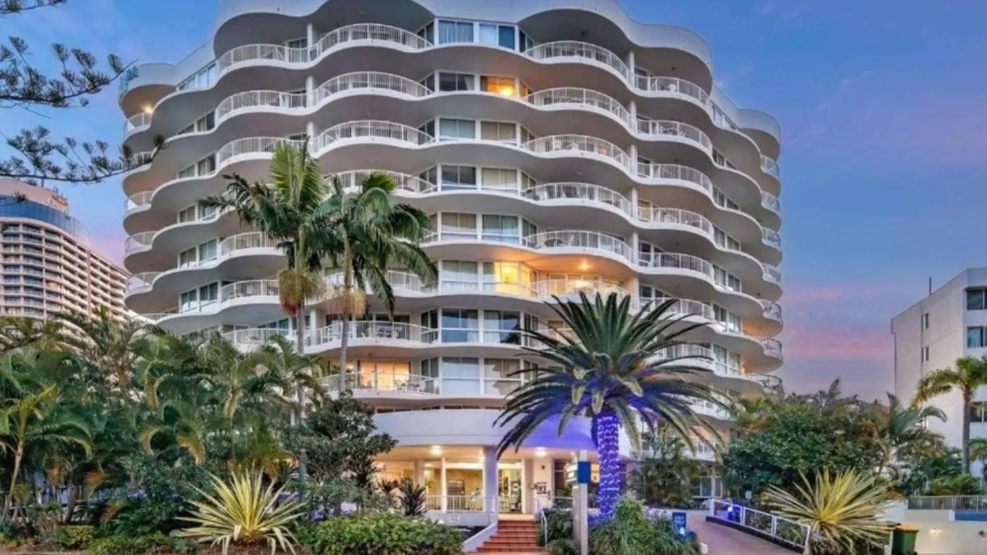 Property building in Surf Parade Resort Property building in Surf Parade Resort