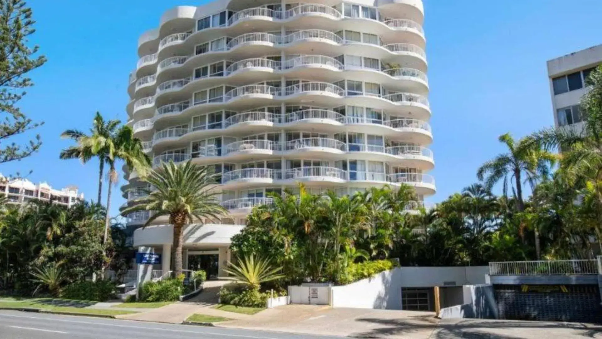 Property building in Surf Parade Resort Property building in Surf Parade Resort