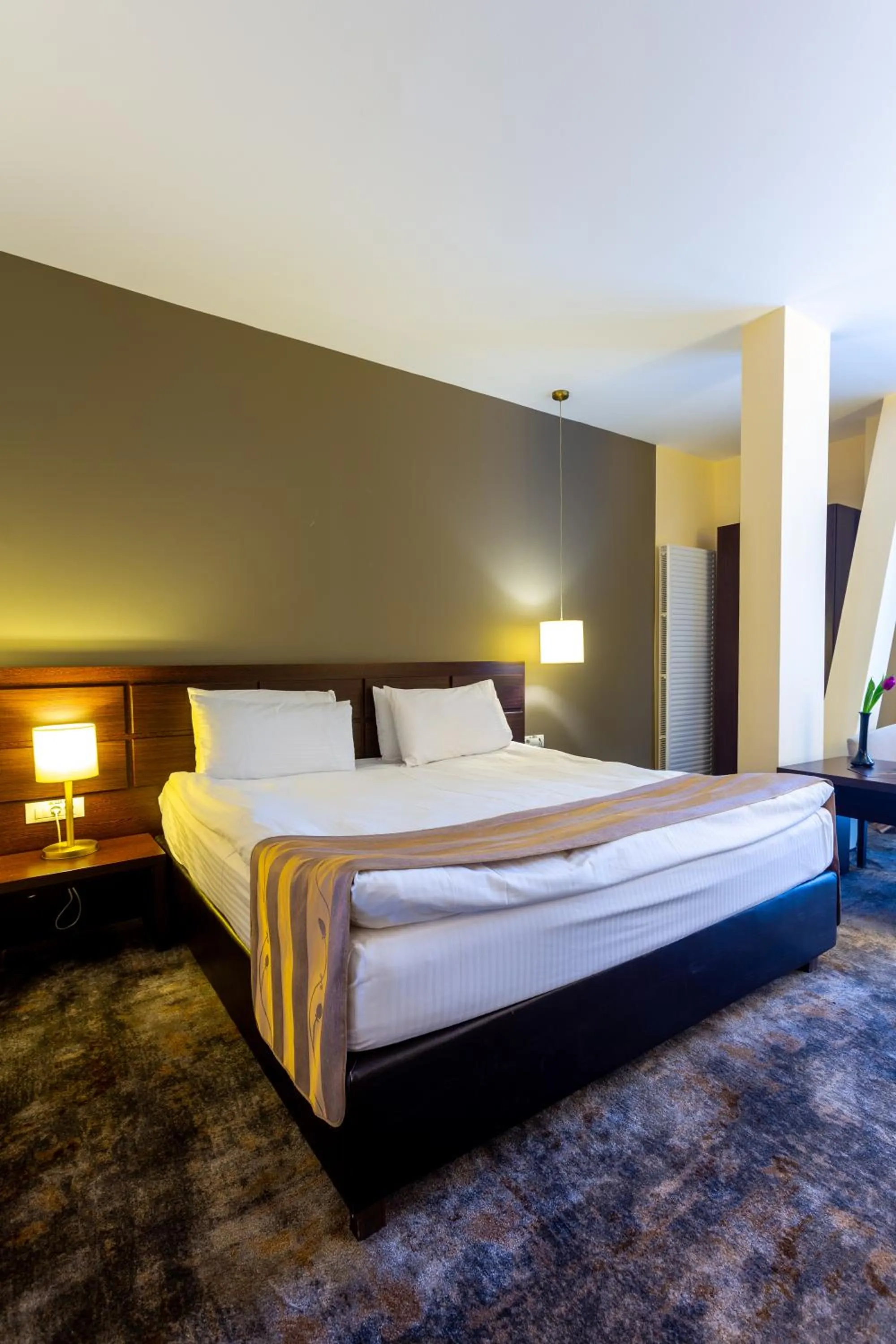 Photo of the whole room, Bed in Golden Time Hotel