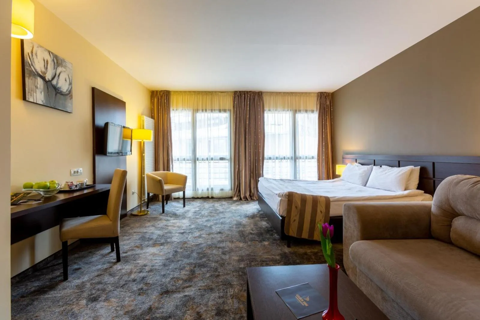 Photo of the whole room, Bed in Golden Time Hotel