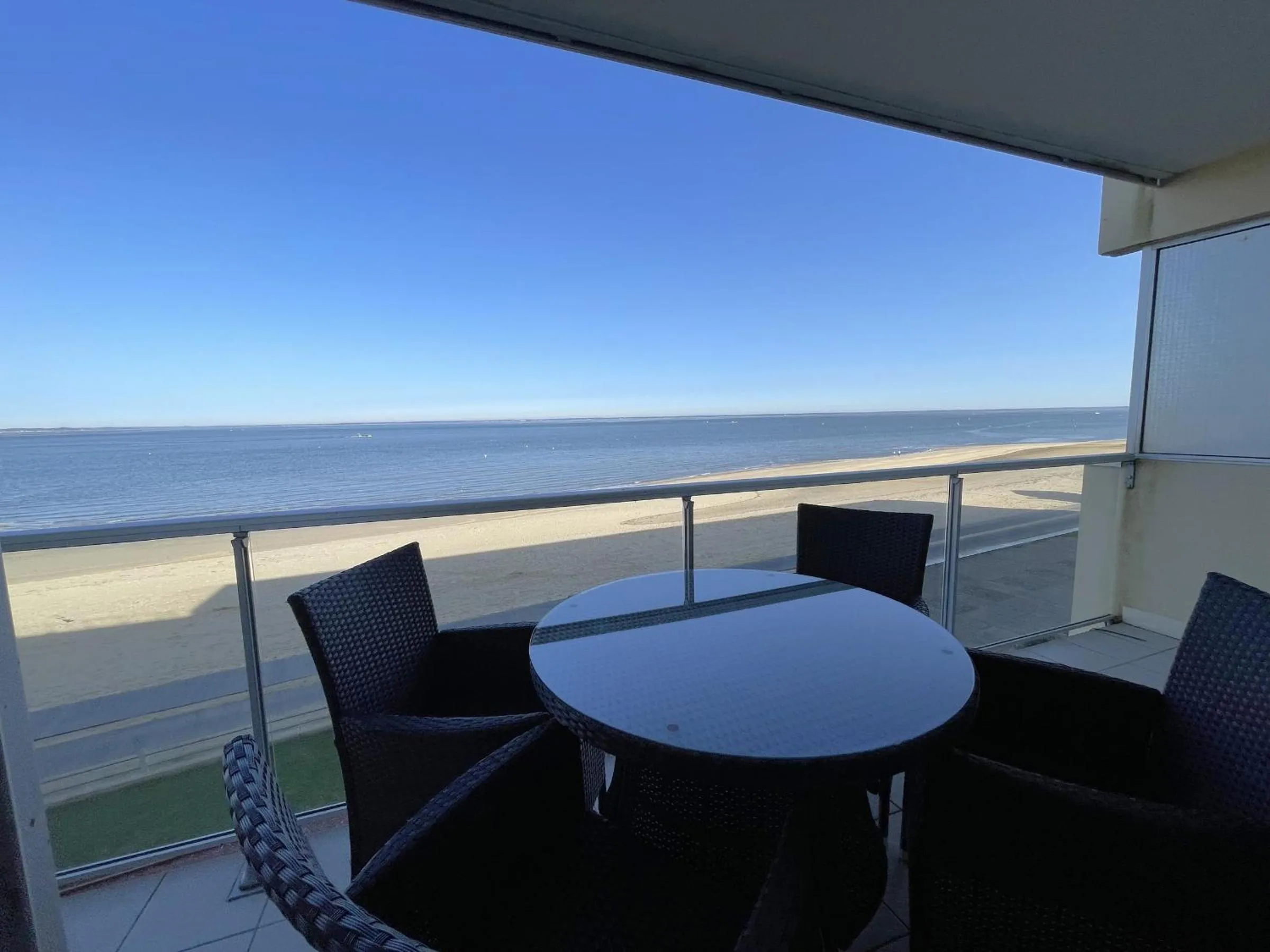 Appartement T2 proche centre avec terrasse et parking sous-terrain - FR-1-474-11