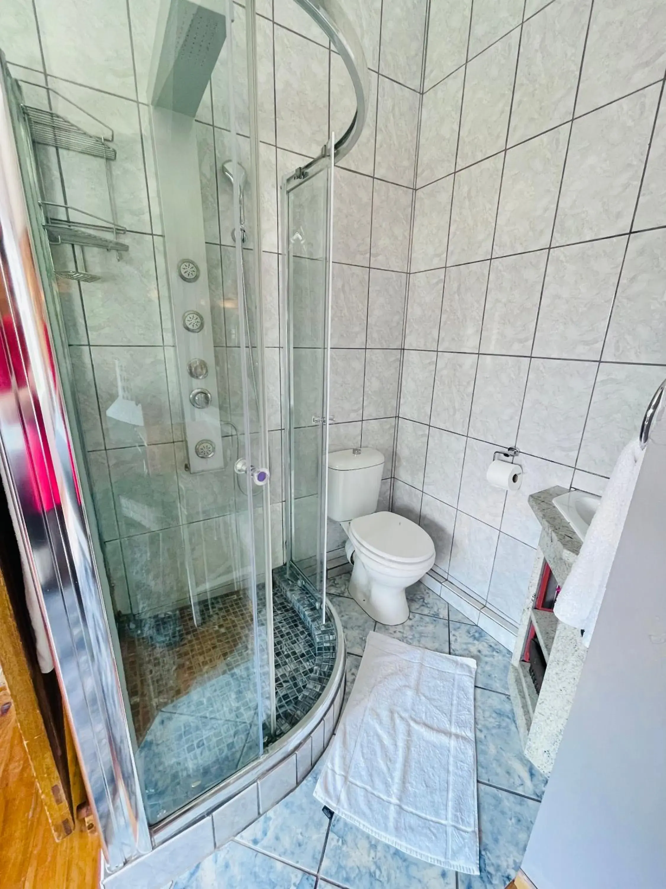 Bathroom in Madeira Bed Bathroom in Madeira Bed