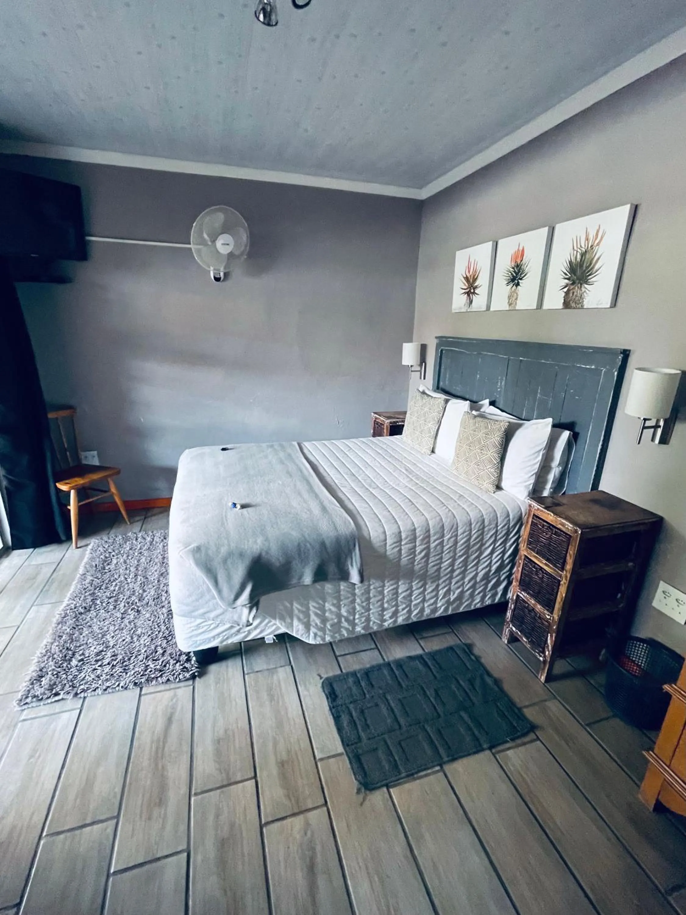 Photo of the whole room, Bed in Madeira Bed