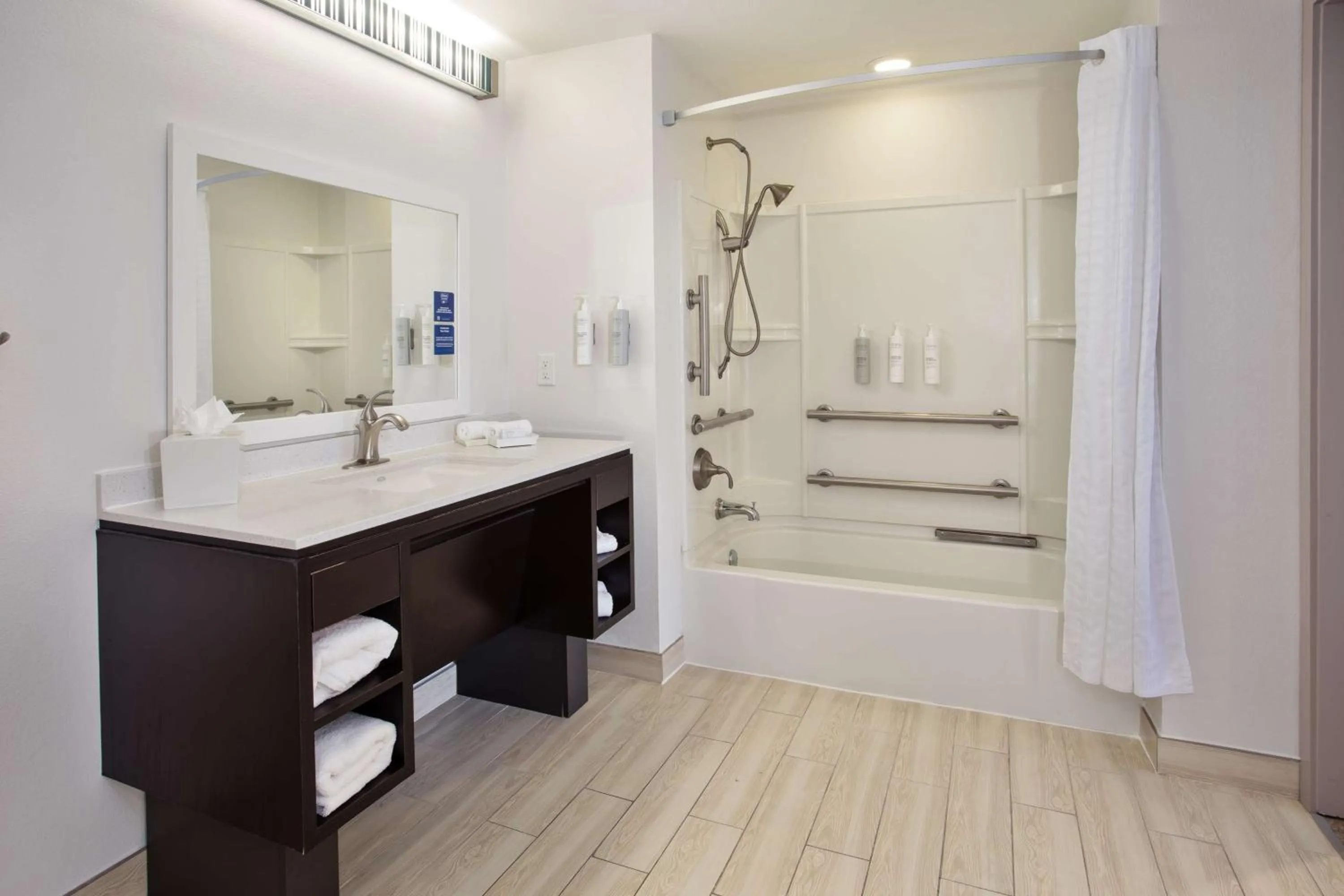 Bathroom in Home2 Suites by Hilton Austin/Cedar Park