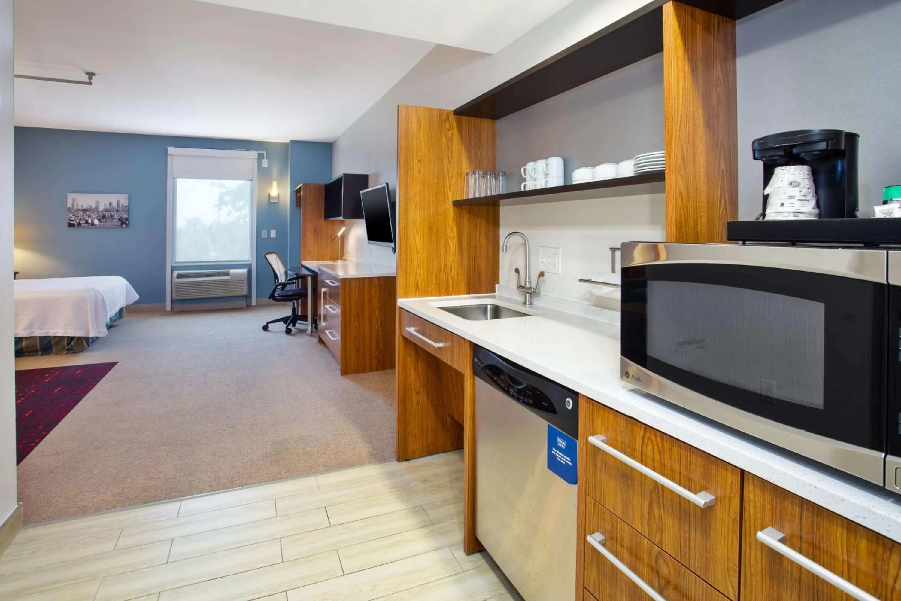 Kitchen or kitchenette, Bed in Home2 Suites by Hilton Austin/Cedar Park