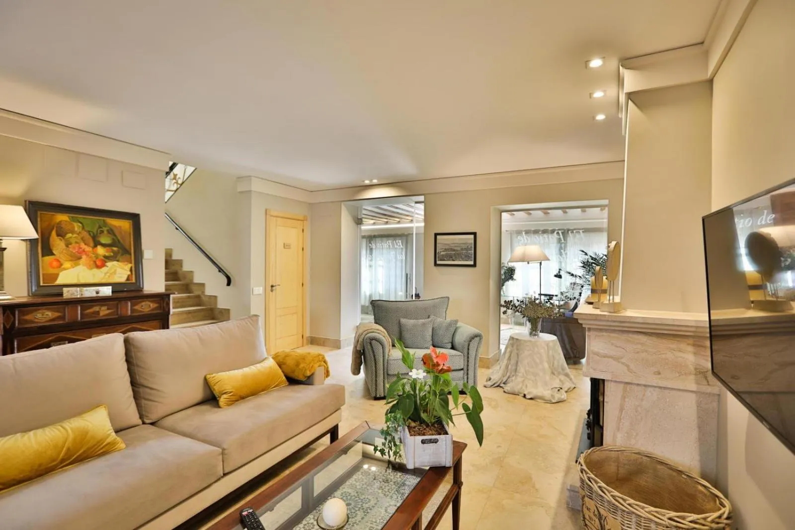 Communal lounge/ TV room in El Patio de los Jazmines Boutique-House