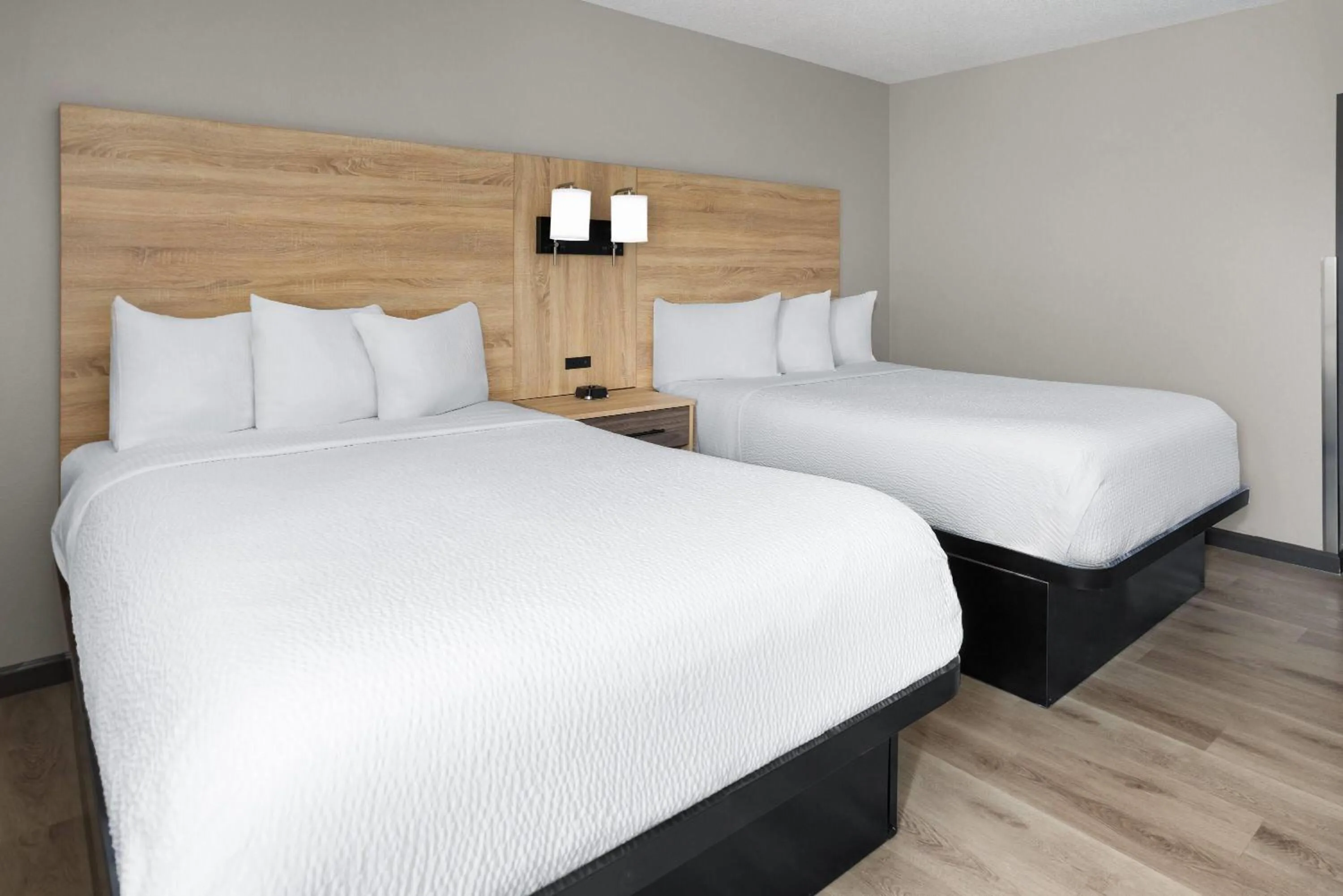 Photo of the whole room, Bed in La Quinta by Wyndham Mansfield OH