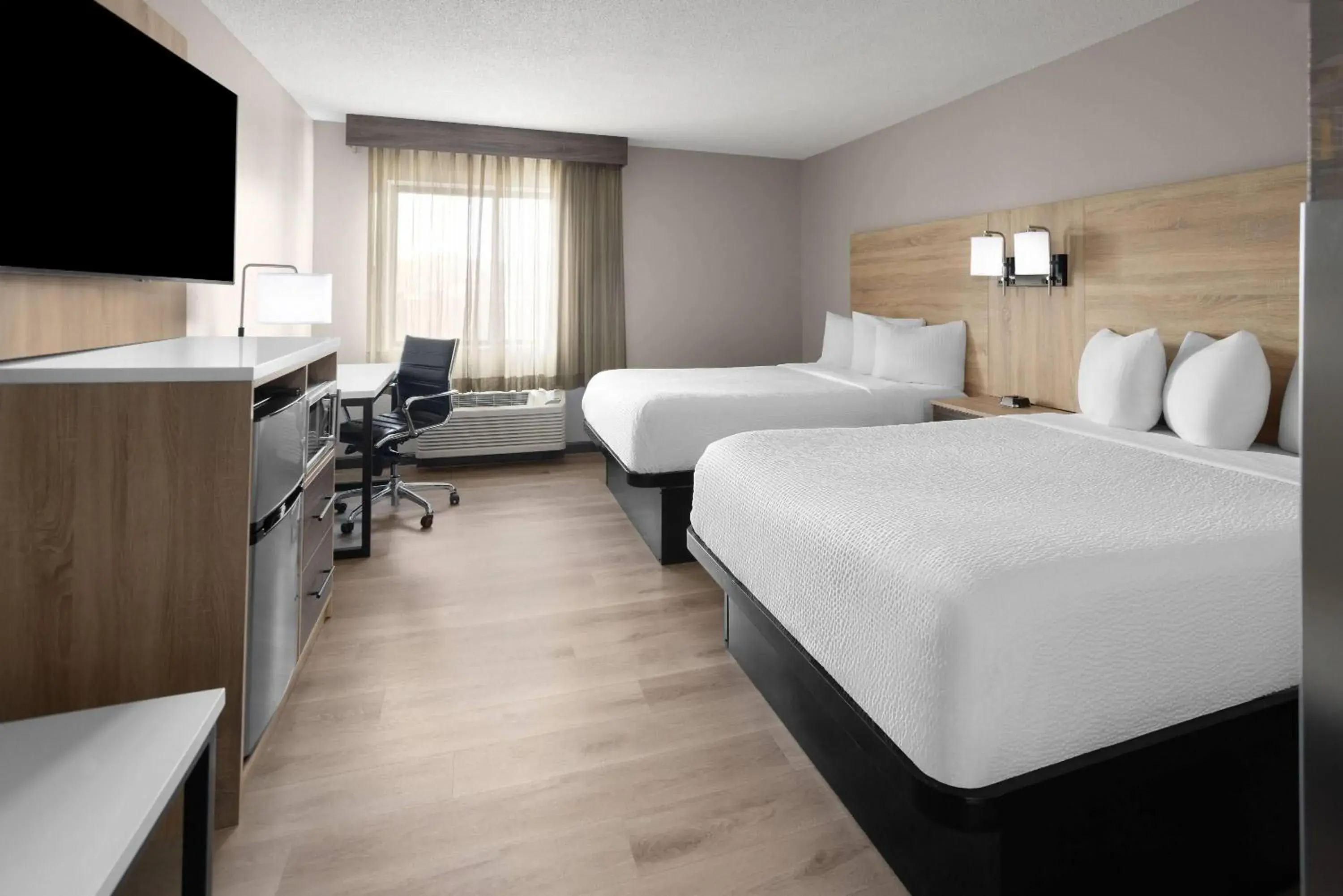 Photo of the whole room, Bed in La Quinta by Wyndham Mansfield OH Photo of the whole room, Bed in La Quinta by Wyndham Mansfield OH