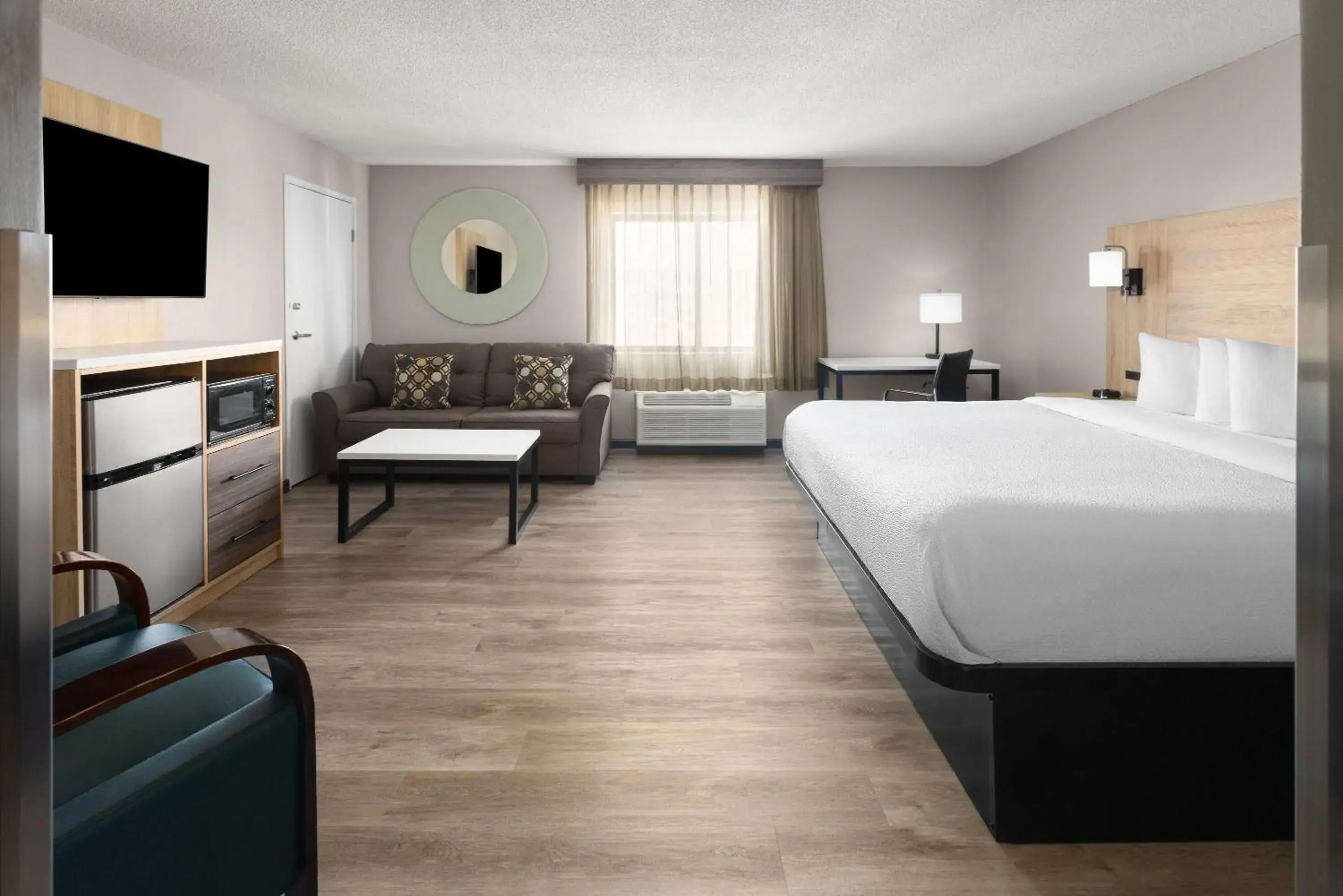 Photo of the whole room, Bed in La Quinta by Wyndham Mansfield OH Photo of the whole room, Bed in La Quinta by Wyndham Mansfield OH