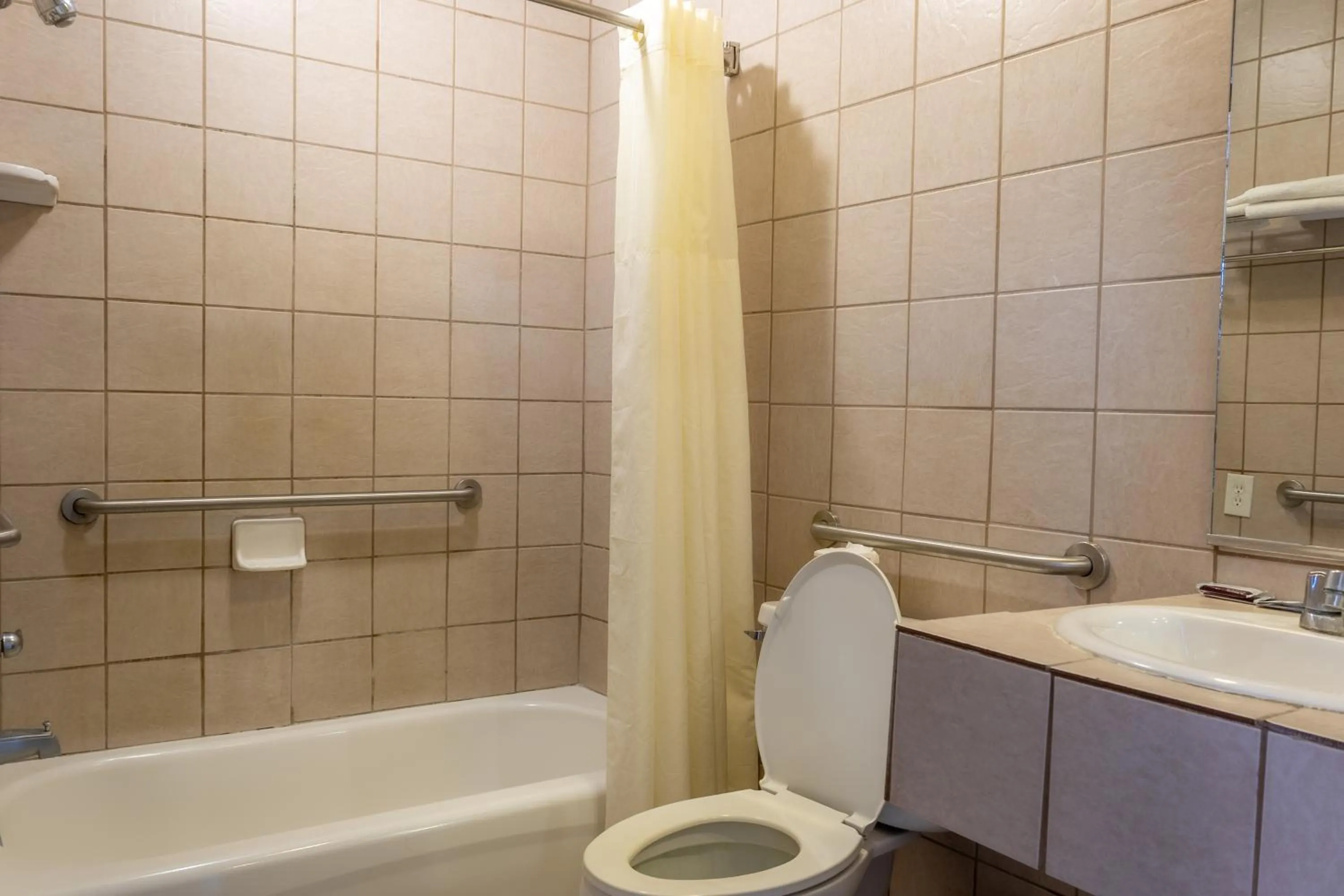 Bathroom in Kings Rest Motel