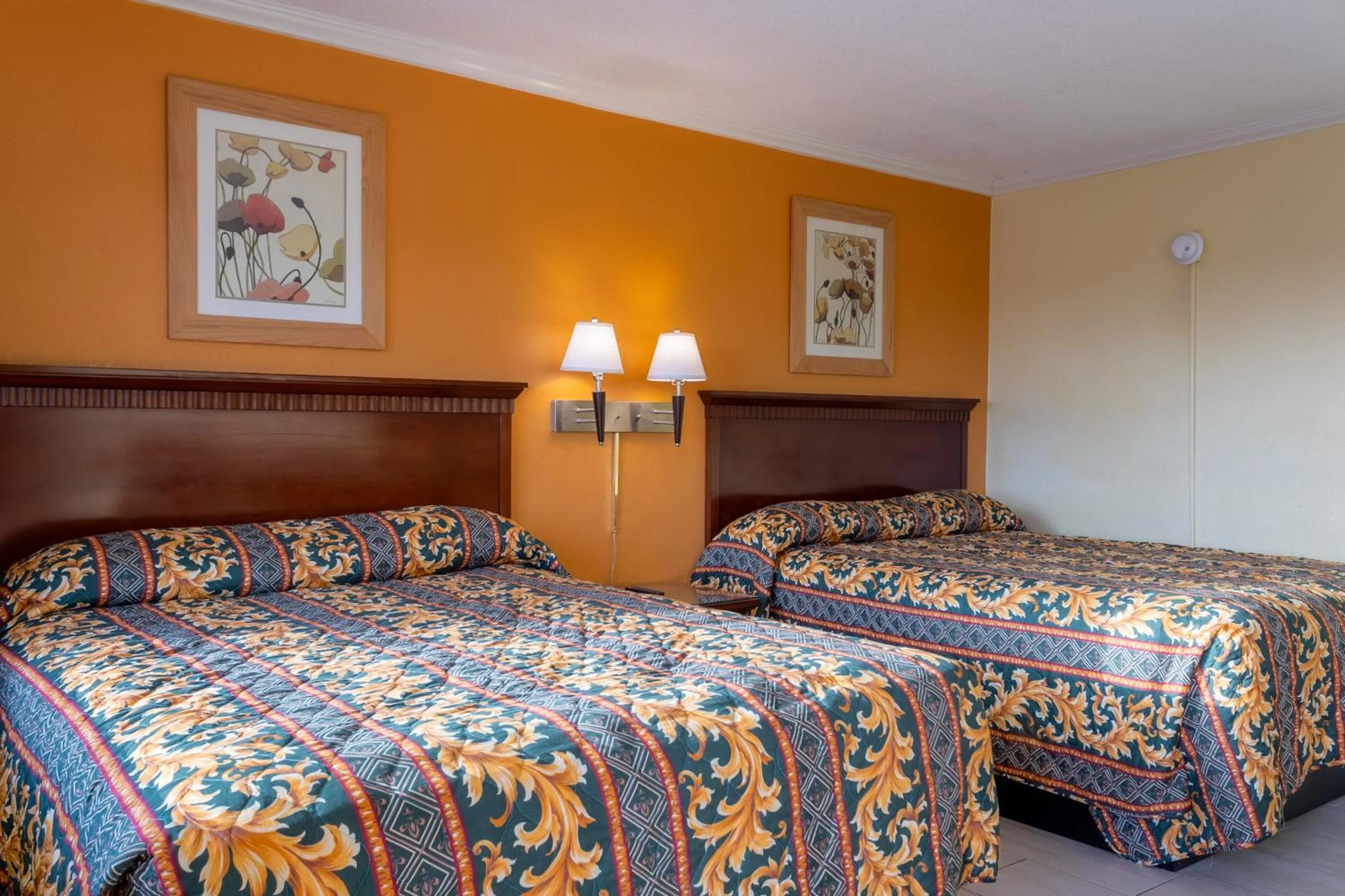 Bedroom, Bed in Kings Rest Motel