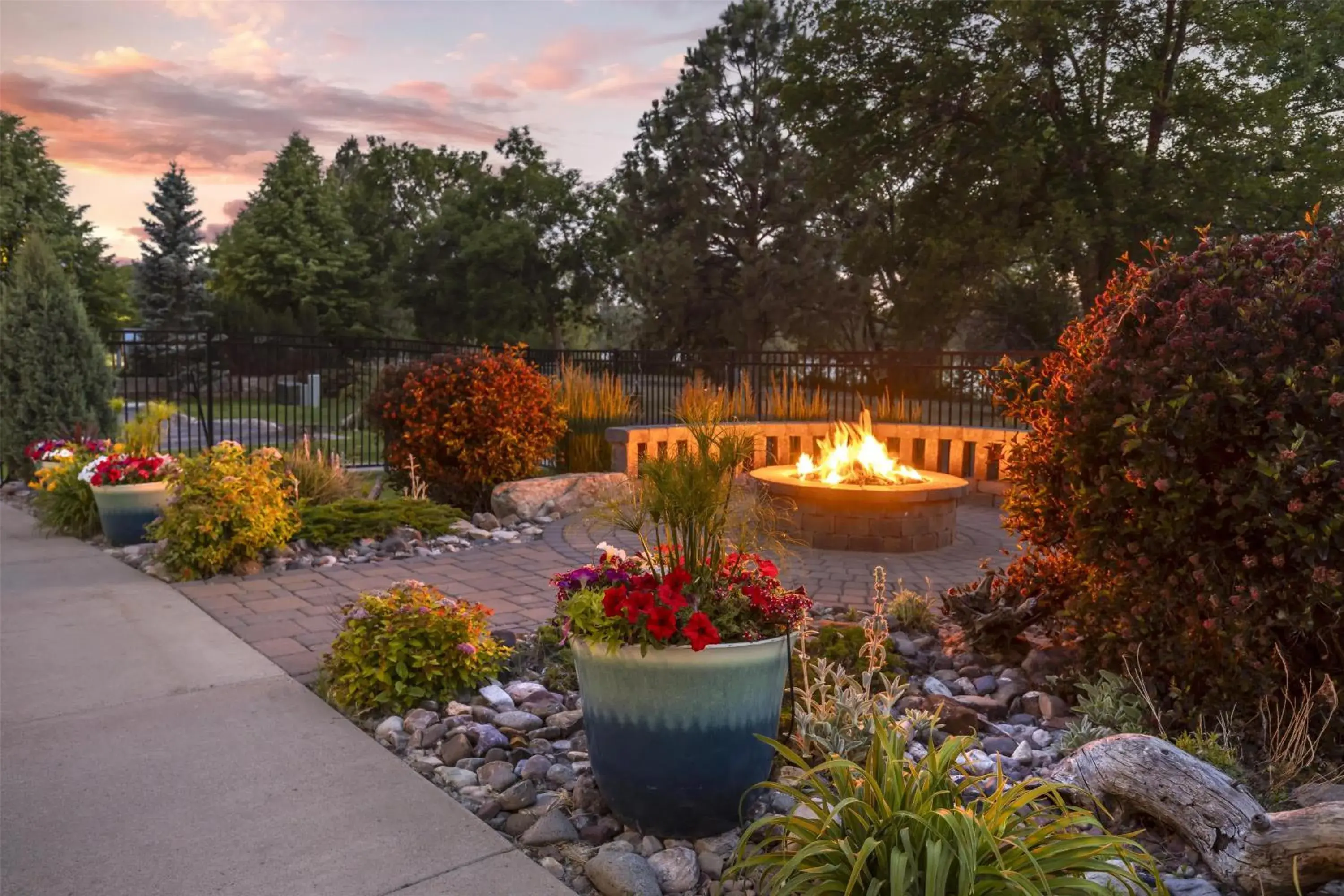 Property building in Best Western Plus Riverfront Hotel and Suites Property building in Best Western Plus Riverfront Hotel and Suites