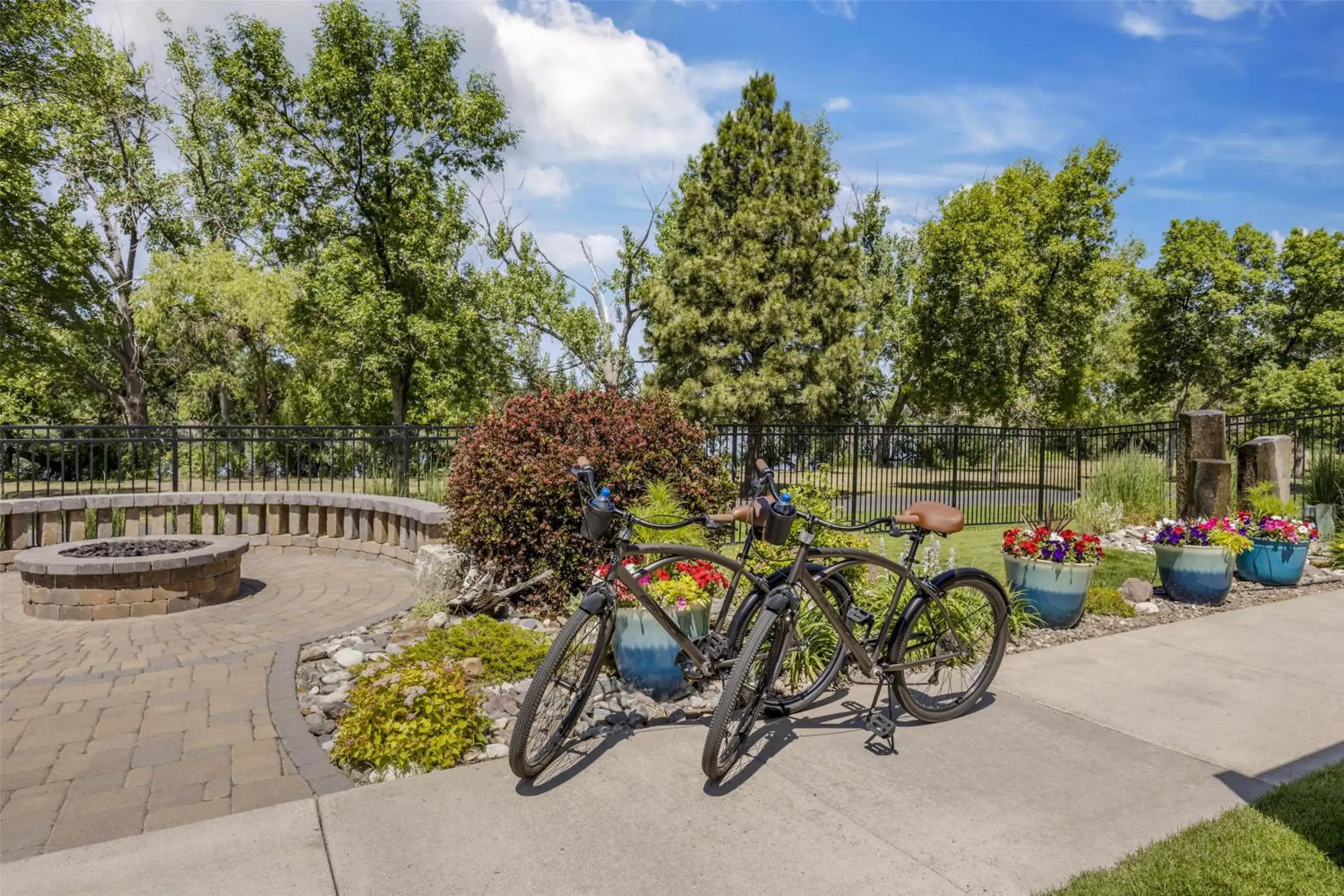 Property building in Best Western Plus Riverfront Hotel and Suites Property building in Best Western Plus Riverfront Hotel and Suites