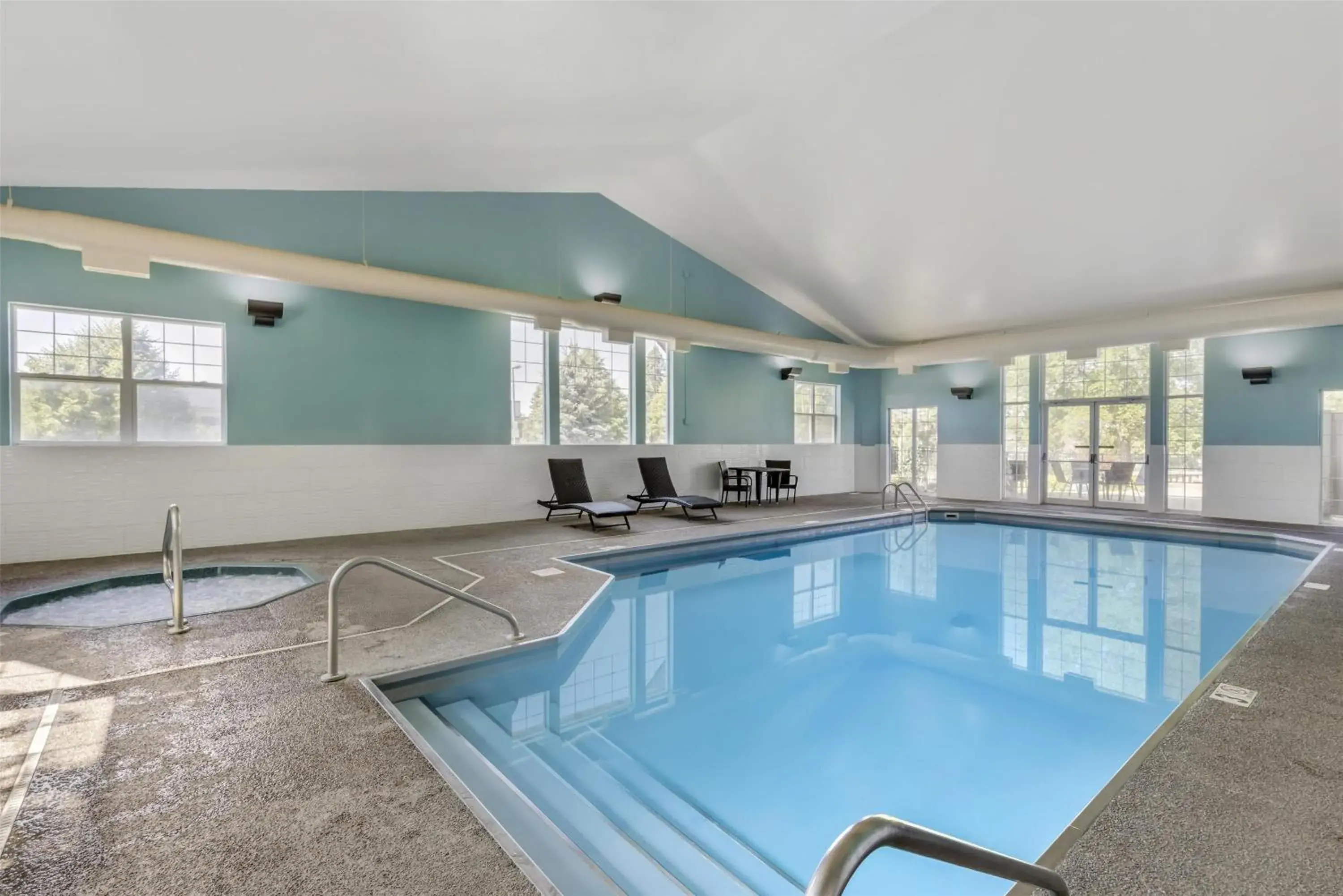 Pool view in Best Western Plus Riverfront Hotel and Suites Pool view in Best Western Plus Riverfront Hotel and Suites