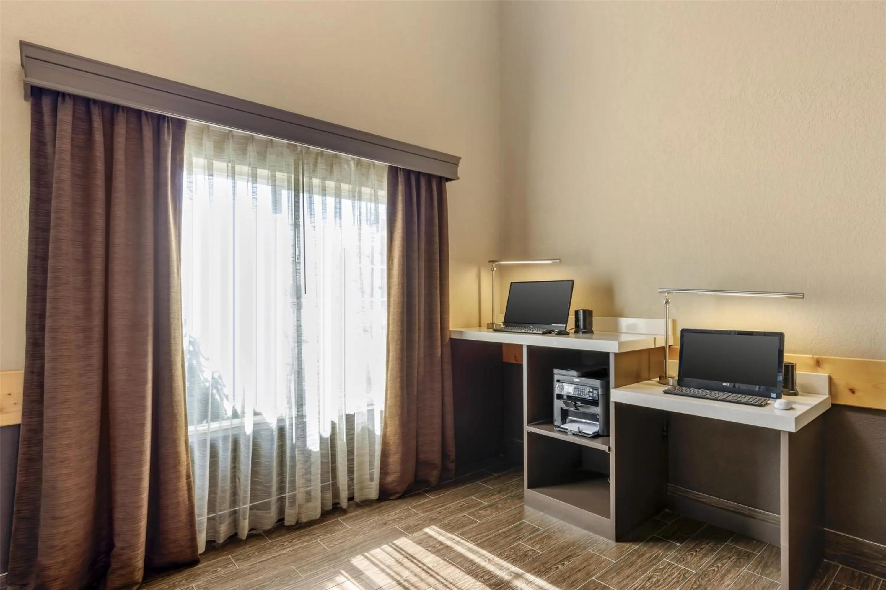 Business facilities in Best Western Plus Riverfront Hotel and Suites
