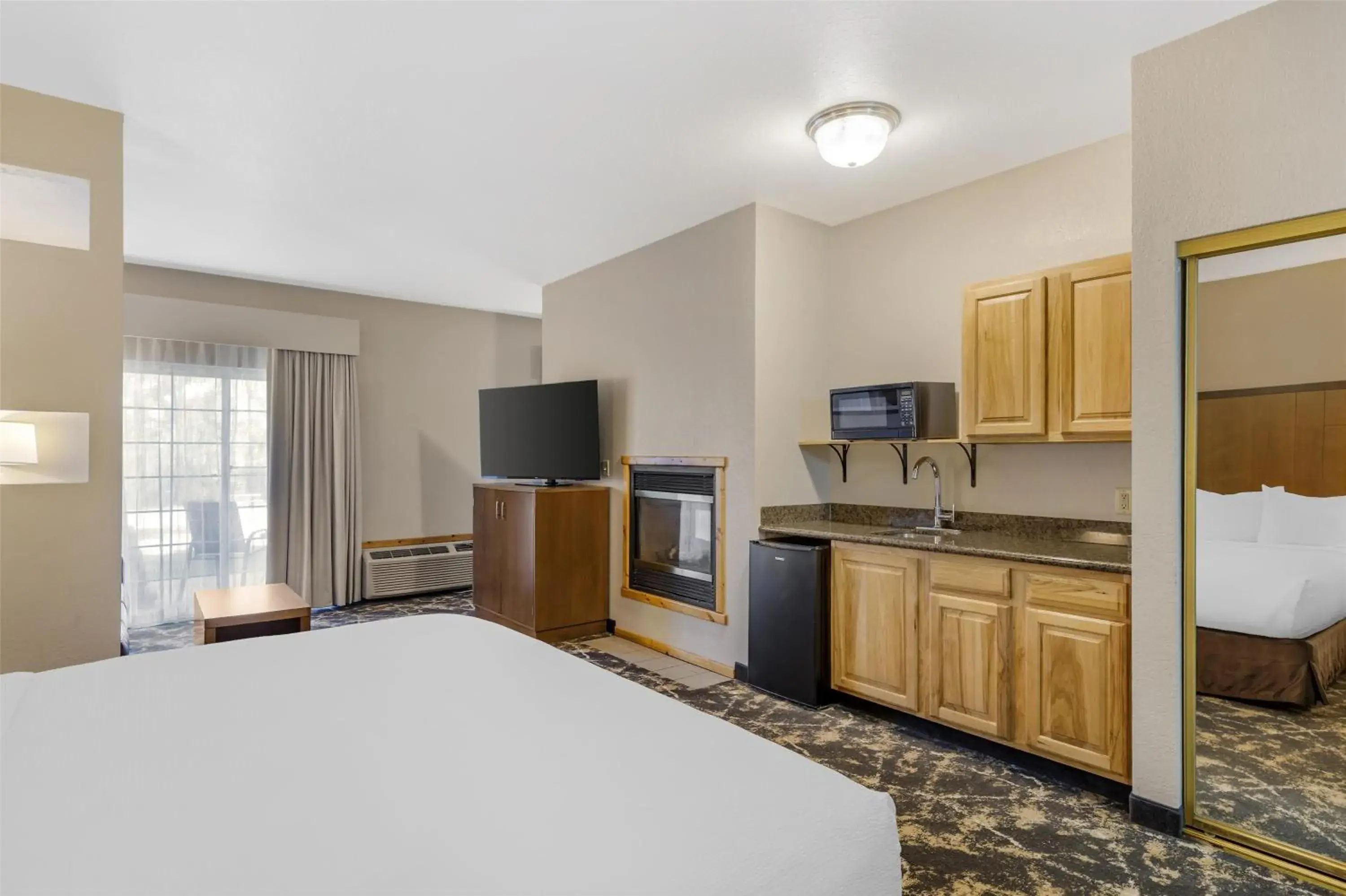 Bedroom, Bed in Best Western Plus Riverfront Hotel and Suites Bedroom, Bed in Best Western Plus Riverfront Hotel and Suites