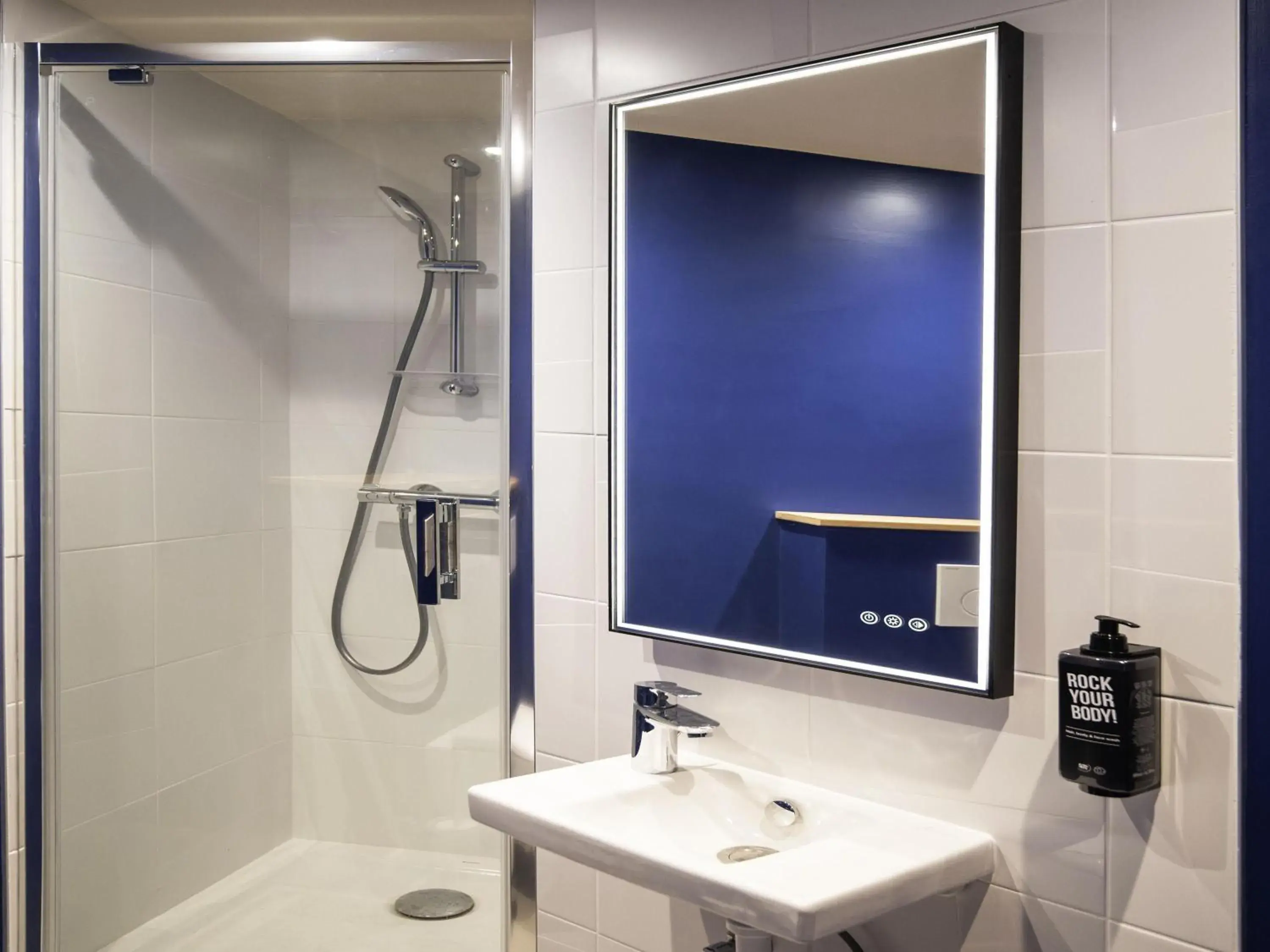 Bedroom in ibis Styles Paris Opera Lafayette Bedroom in ibis Styles Paris Opera Lafayette