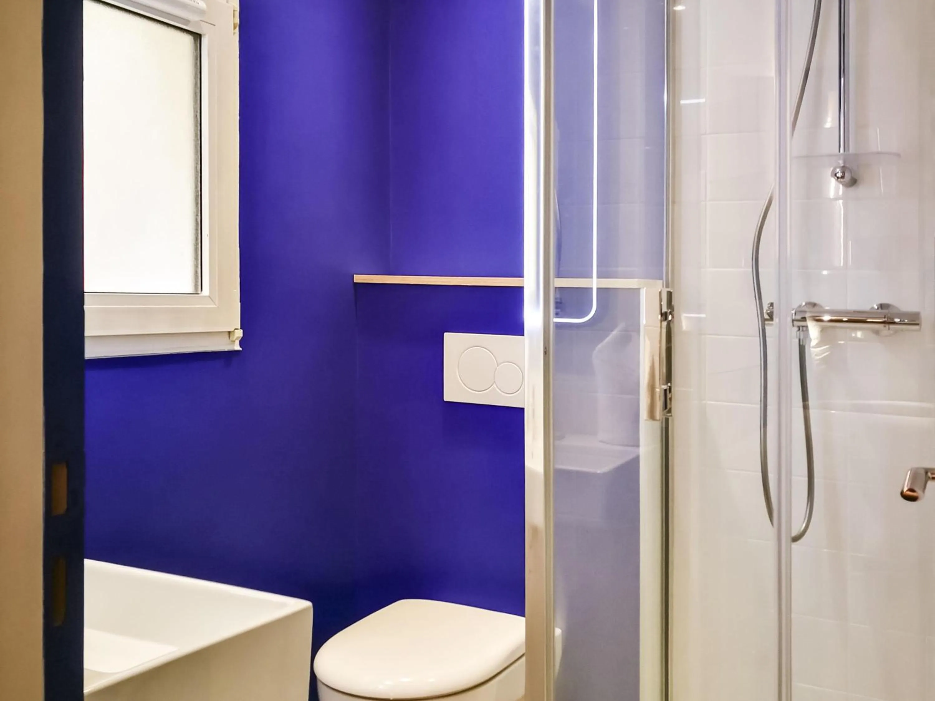 Bedroom in ibis Styles Paris Opera Lafayette