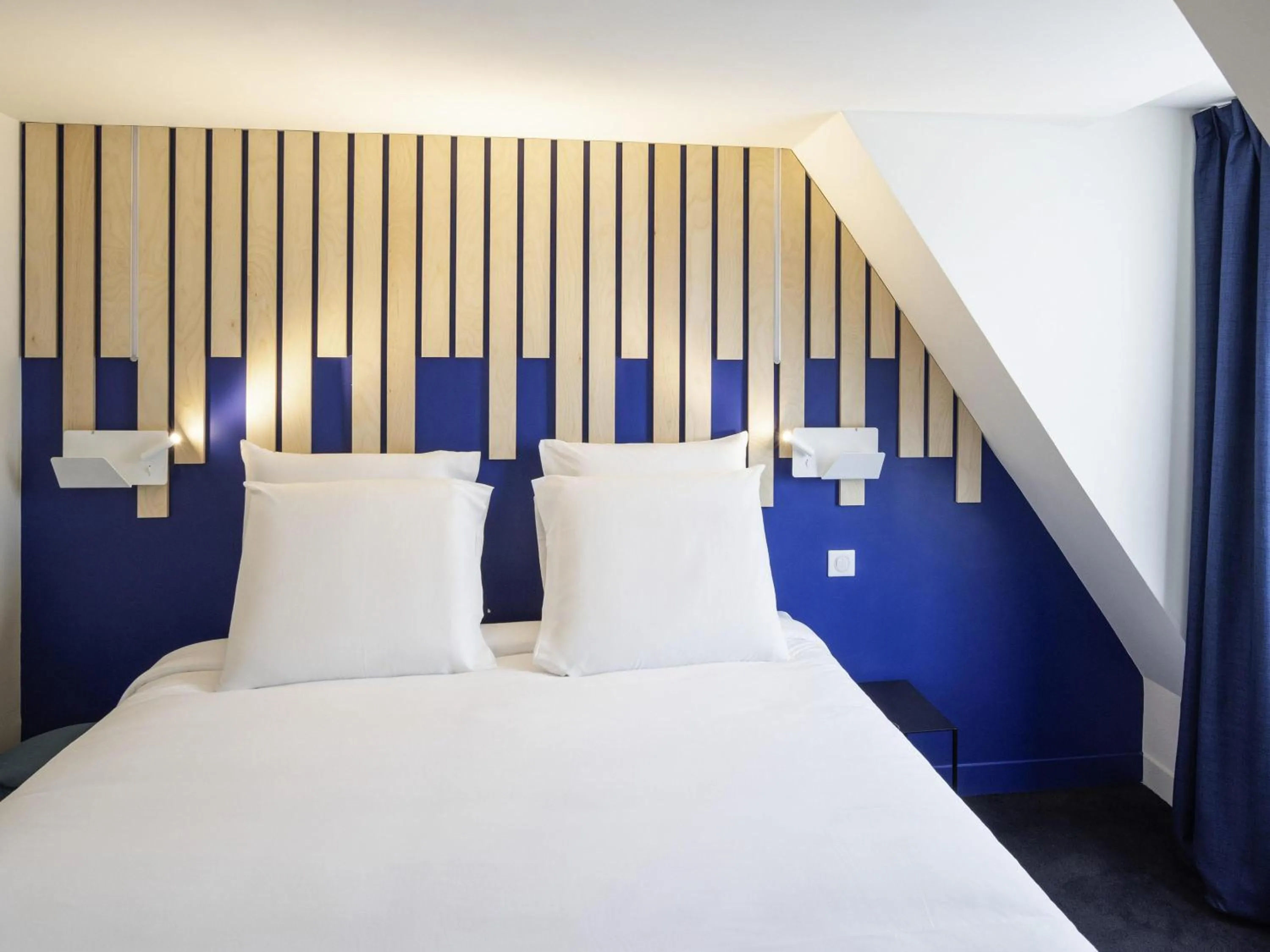 Bedroom, Bed in ibis Styles Paris Opera Lafayette