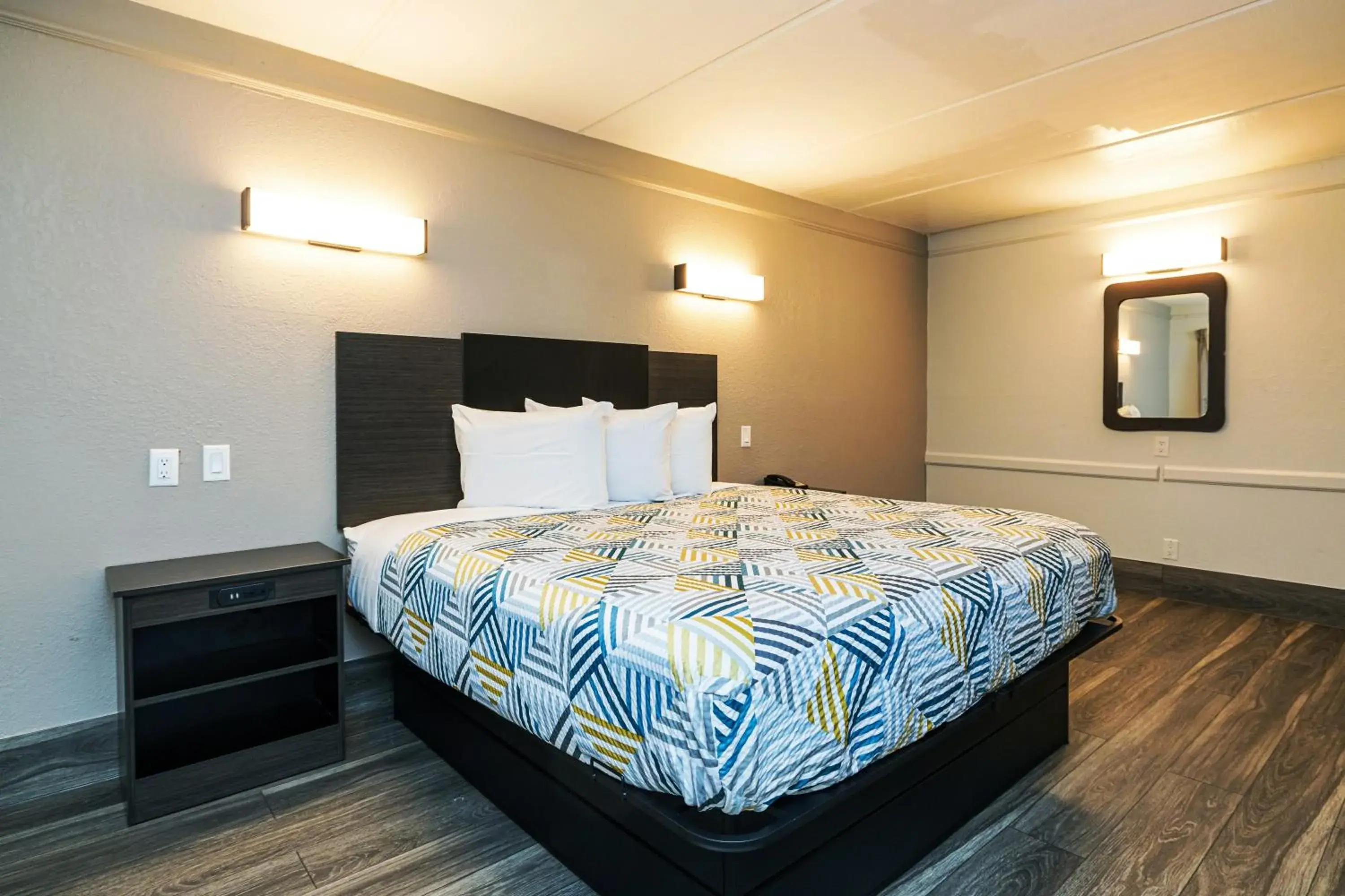 1 King Bed | ADA/RI Shower, Smoking in Motel 6-Baytown, TX - Garth Rd 1 King Bed | ADA/RI Shower, Smoking in Motel 6-Baytown, TX - Garth Rd