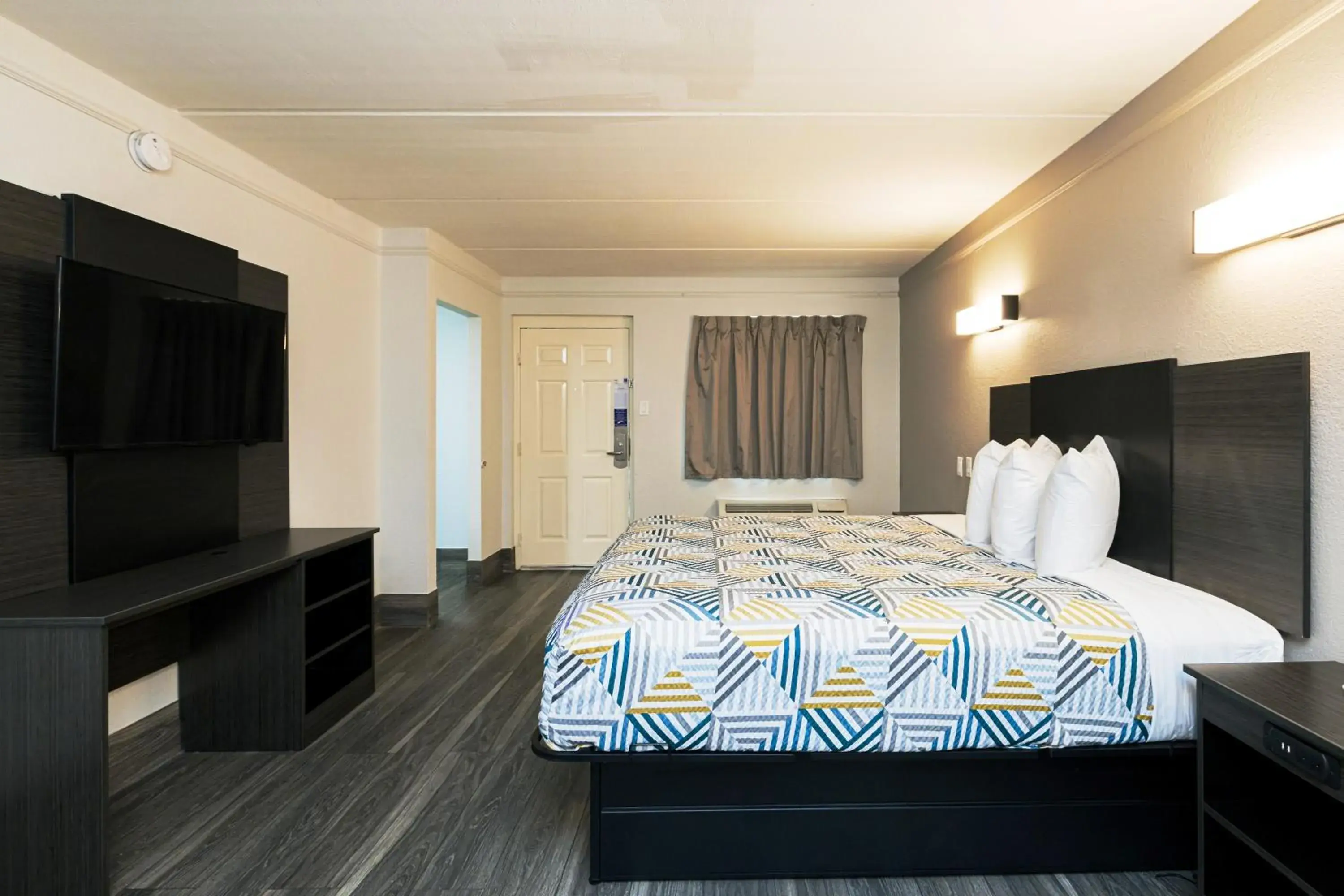 Bed in Motel 6-Baytown, TX - Garth Rd Bed in Motel 6-Baytown, TX - Garth Rd