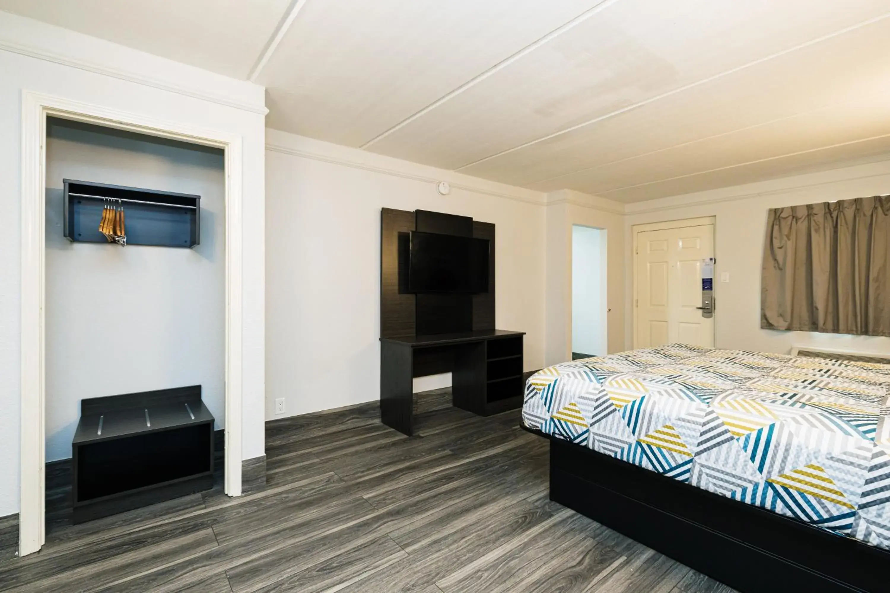 Bed in Motel 6-Baytown, TX - Garth Rd Bed in Motel 6-Baytown, TX - Garth Rd