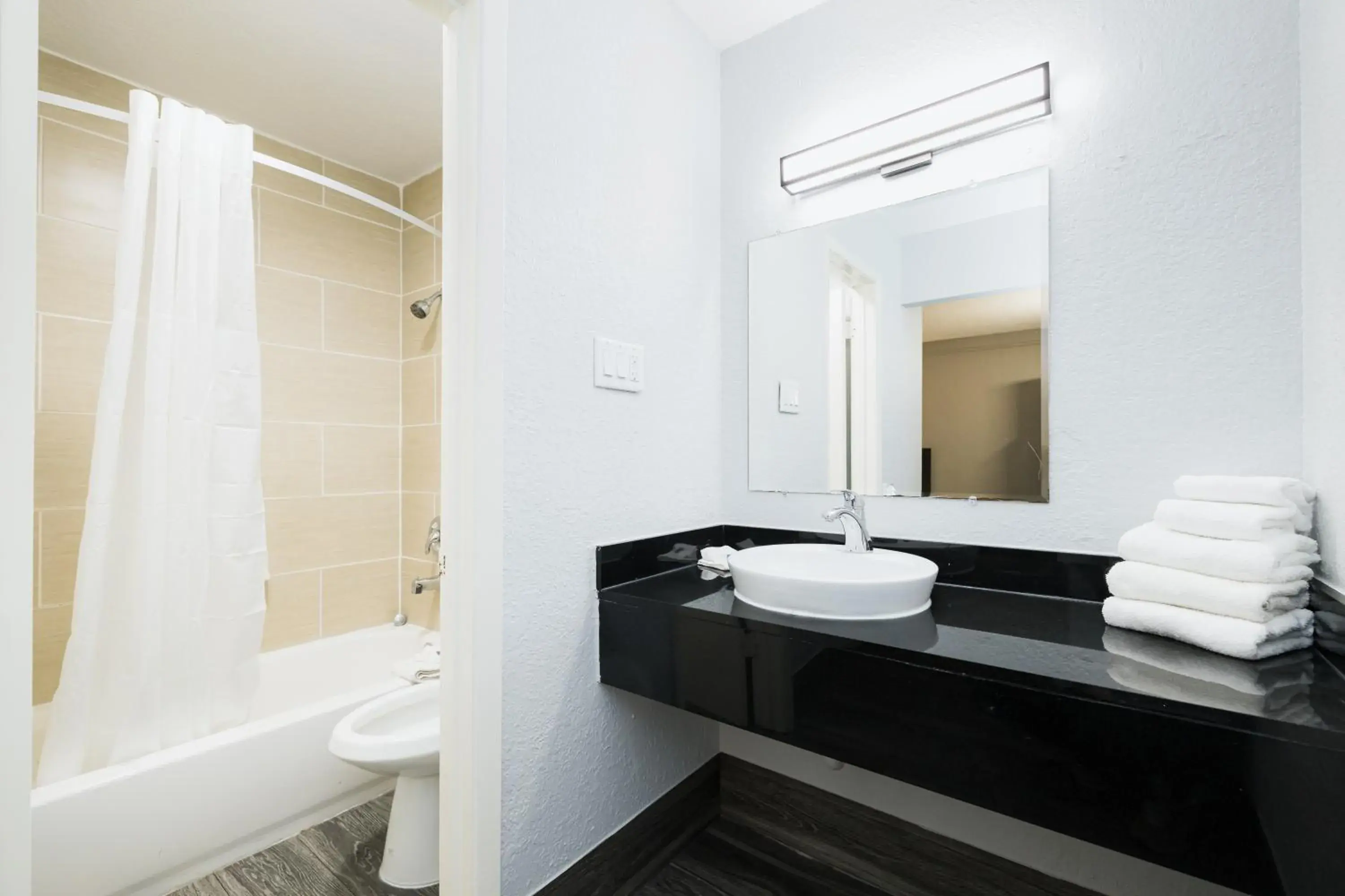 1 King Bed | ADA/RI Shower, Smoking in Motel 6-Baytown, TX - Garth Rd 1 King Bed | ADA/RI Shower, Smoking in Motel 6-Baytown, TX - Garth Rd