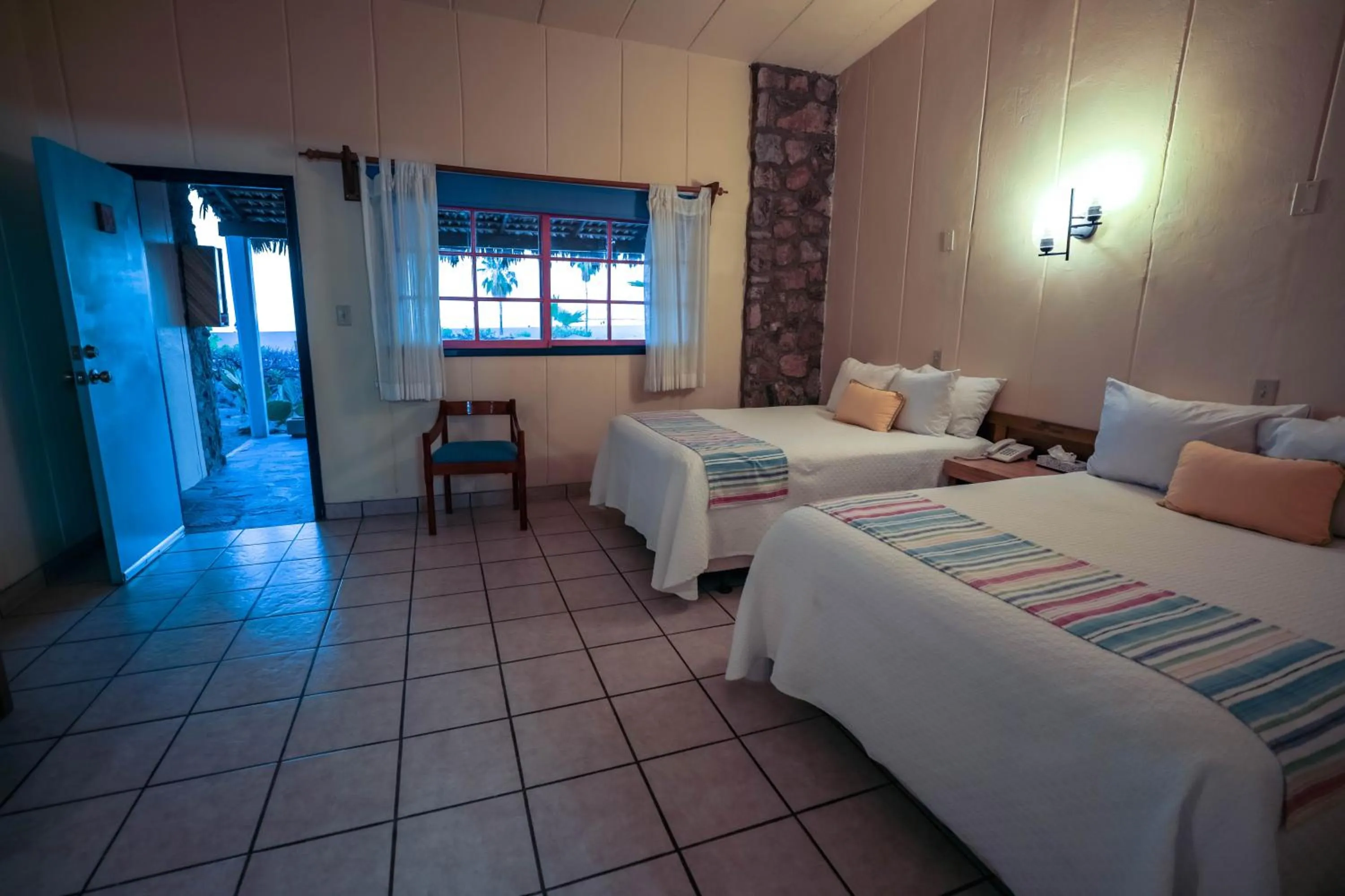 Photo of the whole room, Bed in Hotel Oasis