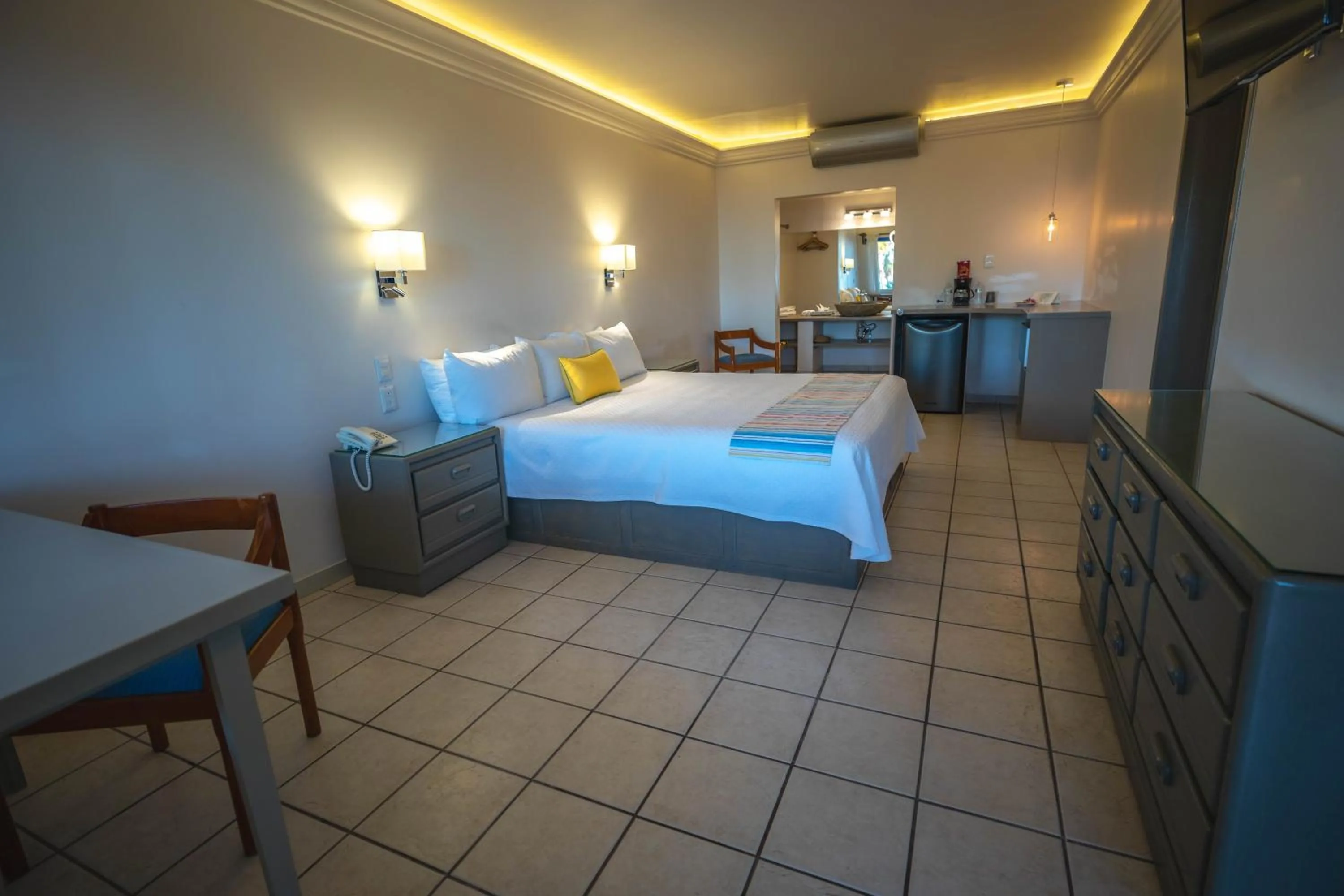 Photo of the whole room, Bed in Hotel Oasis