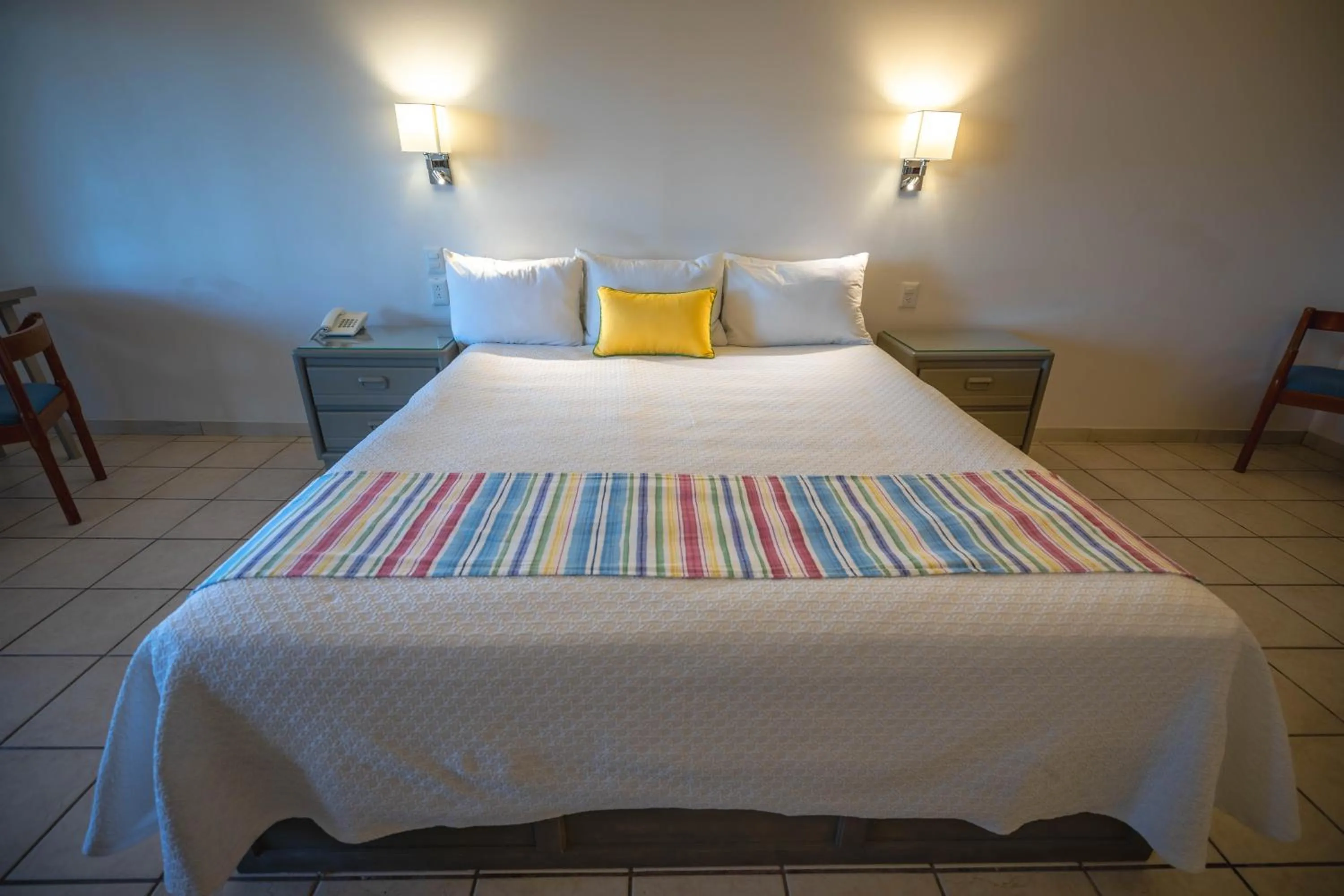 Photo of the whole room, Bed in Hotel Oasis