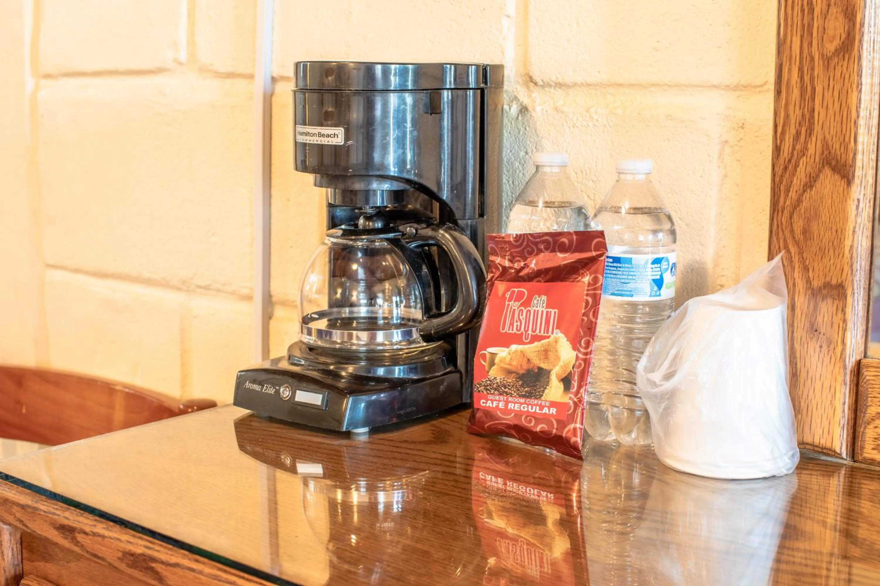 Coffee/tea facilities in Hotel Oasis