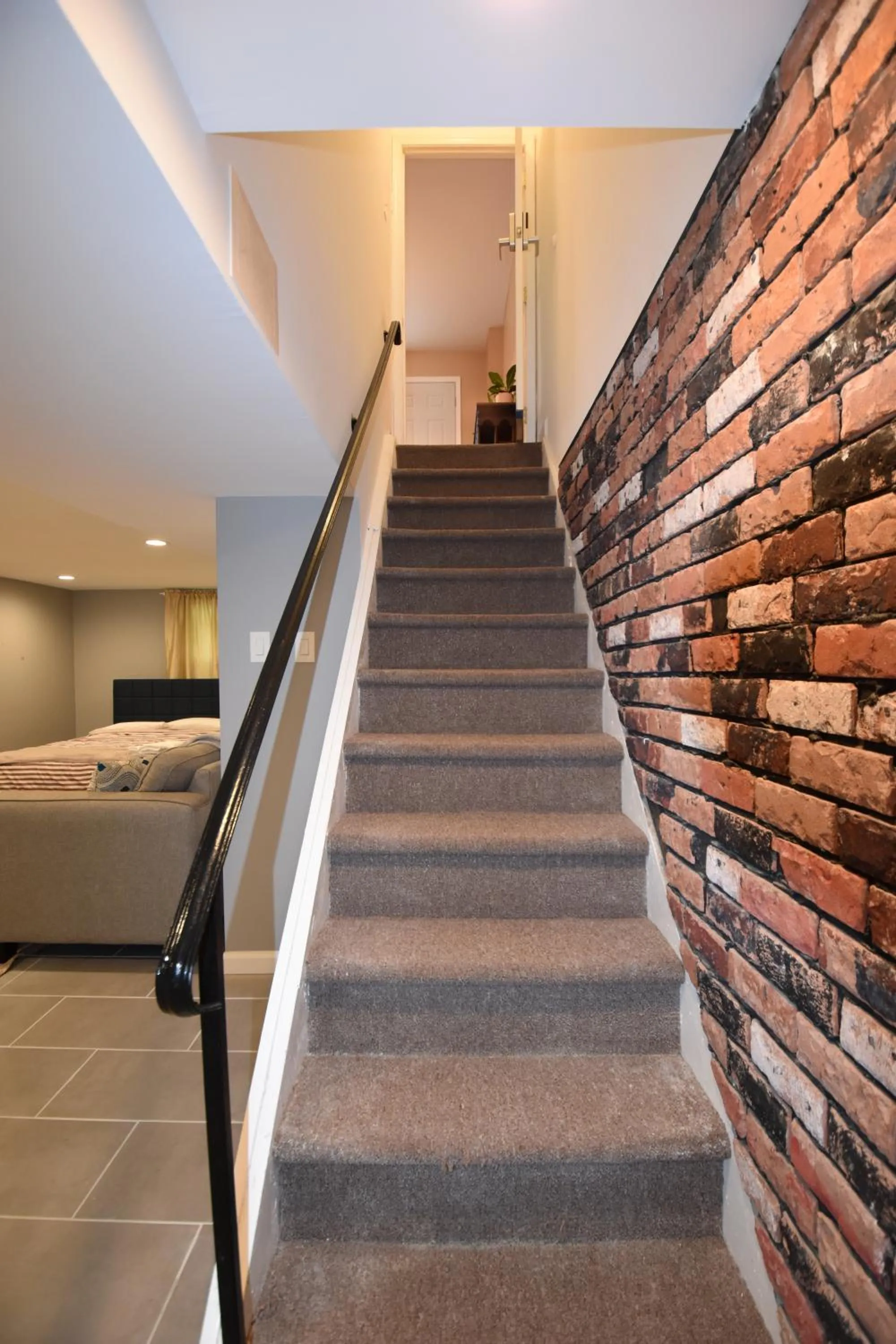 Facade/entrance in Tuscany 2900 - Classic Italian Style 3BR w Parking near Airport