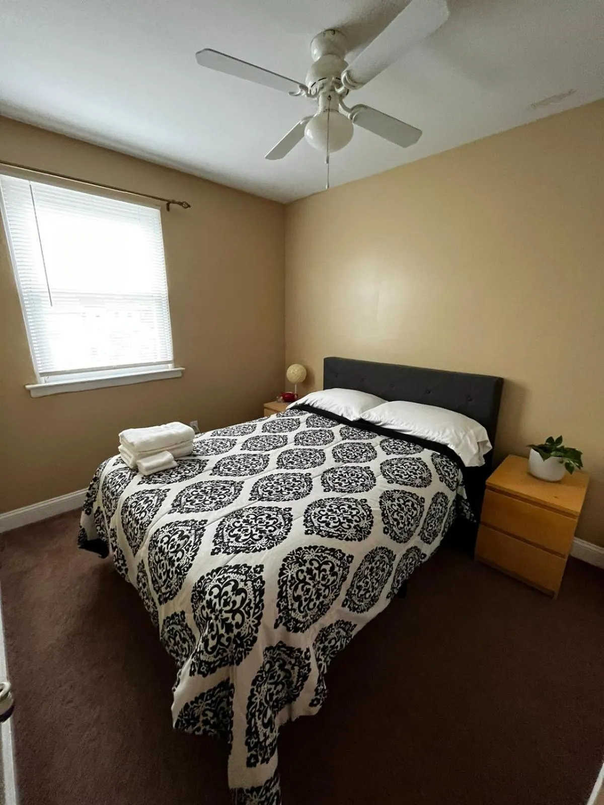 Bed in Tuscany 2900 - Classic Italian Style 3BR w Parking near Airport